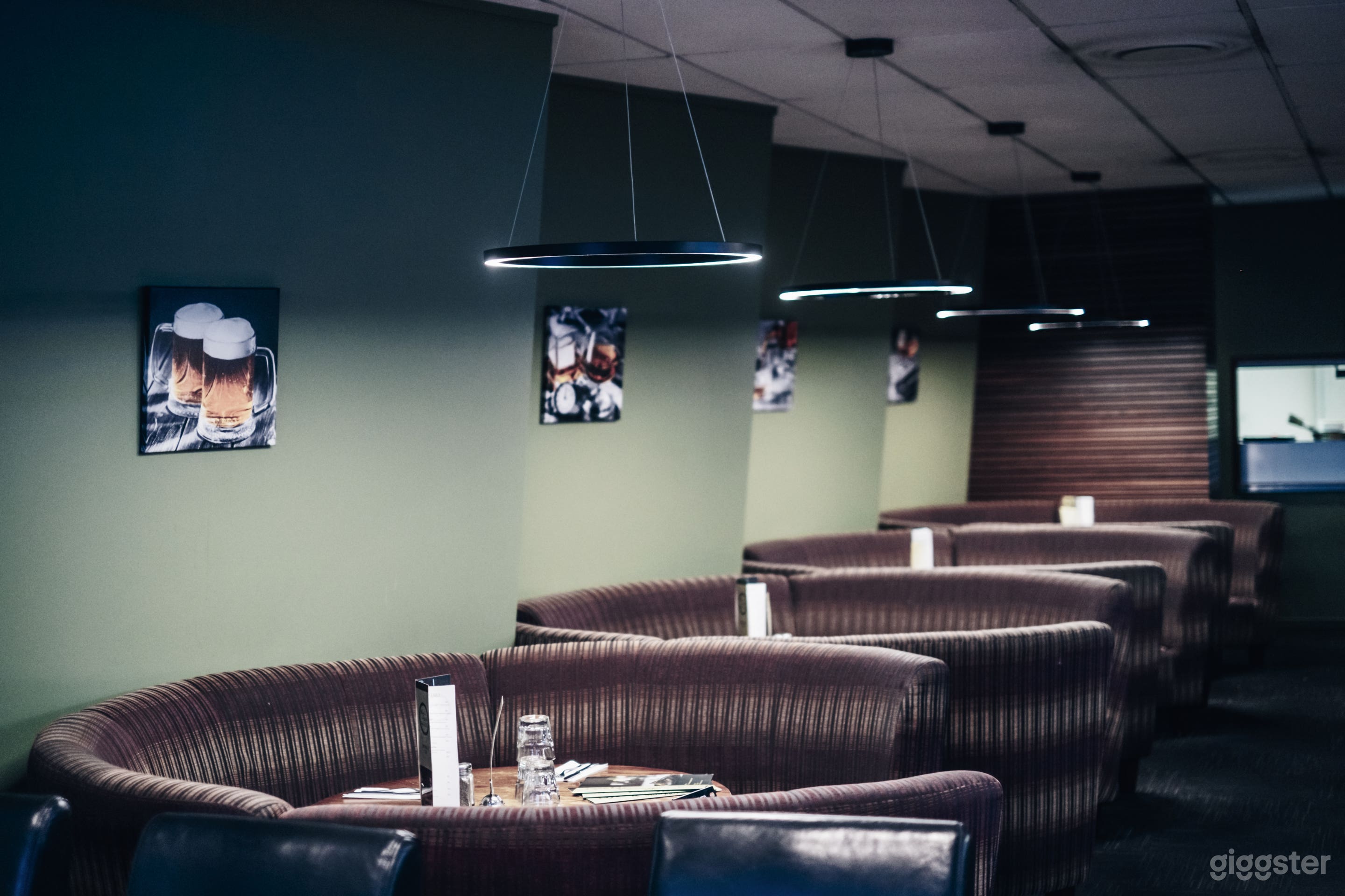 Modern Restaurant w/ Booth Style and Bar Area Photo 3