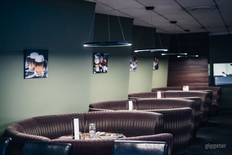  Modern Restaurant w/ Booth Style and Bar Area 