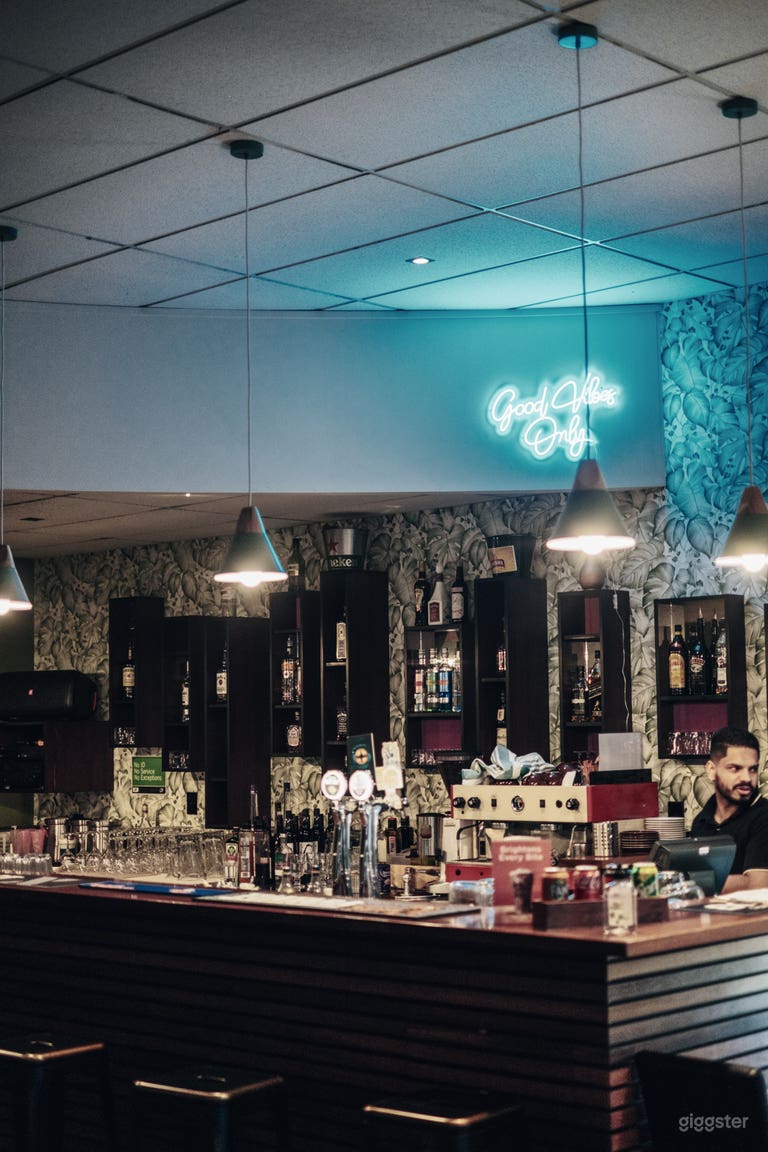  Modern Restaurant w/ Booth Style and Bar Area 