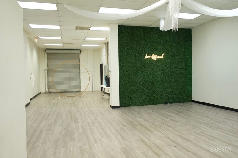  Chic, Picture Perfect Event Space w/ High Ceiling 