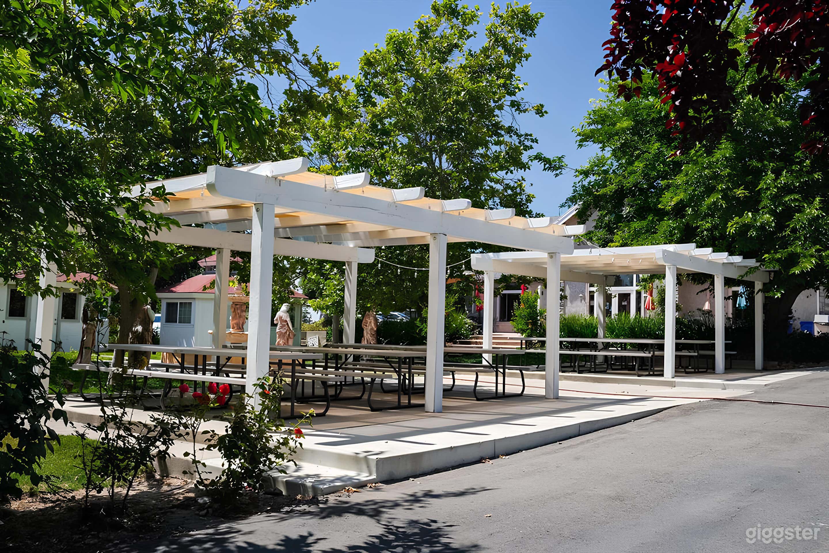 Garden, Pergola with Picnic Benches Photo 3