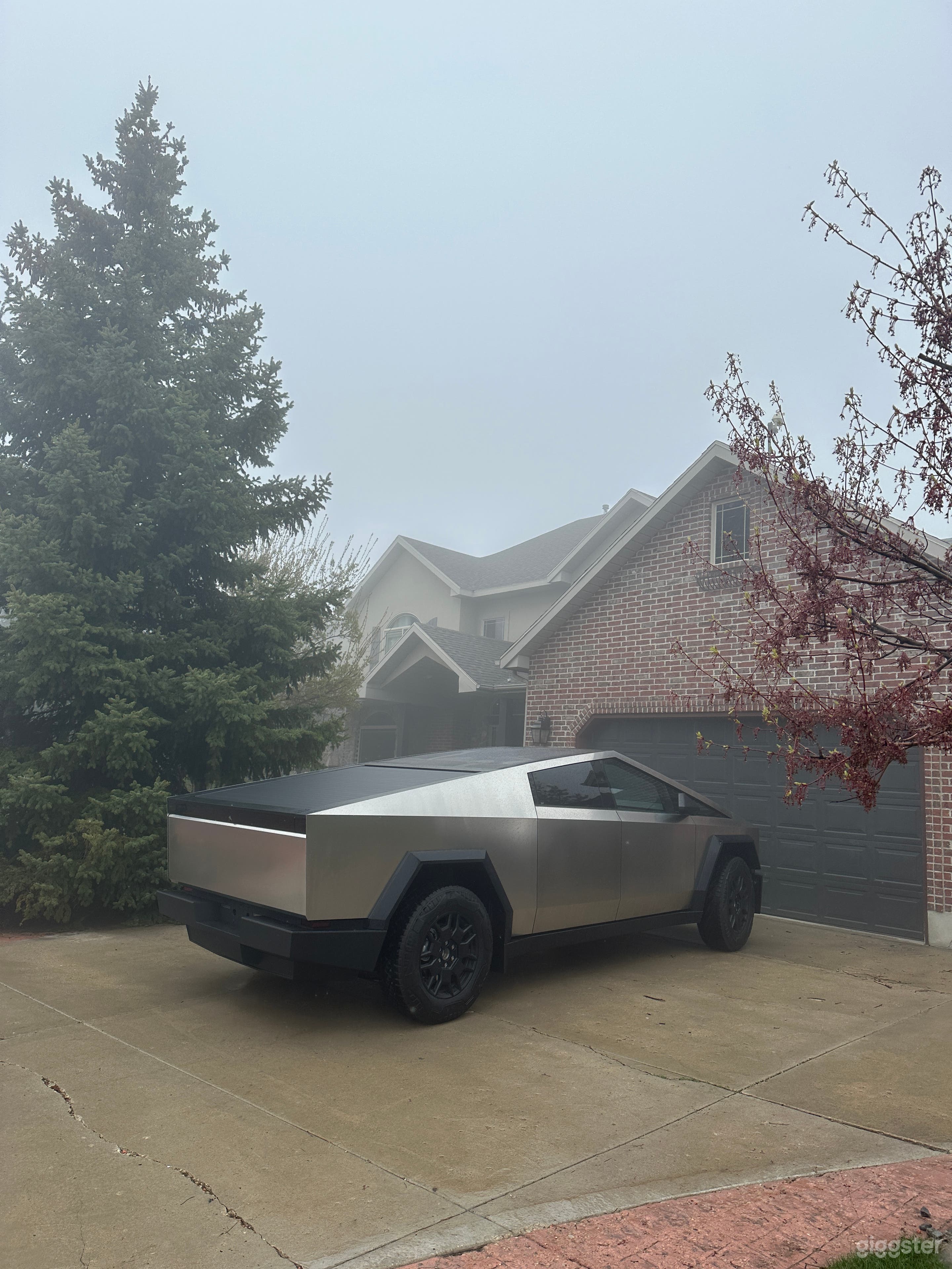 Iconic Tesla Cybertruck for Stunning Visuals Photo 2