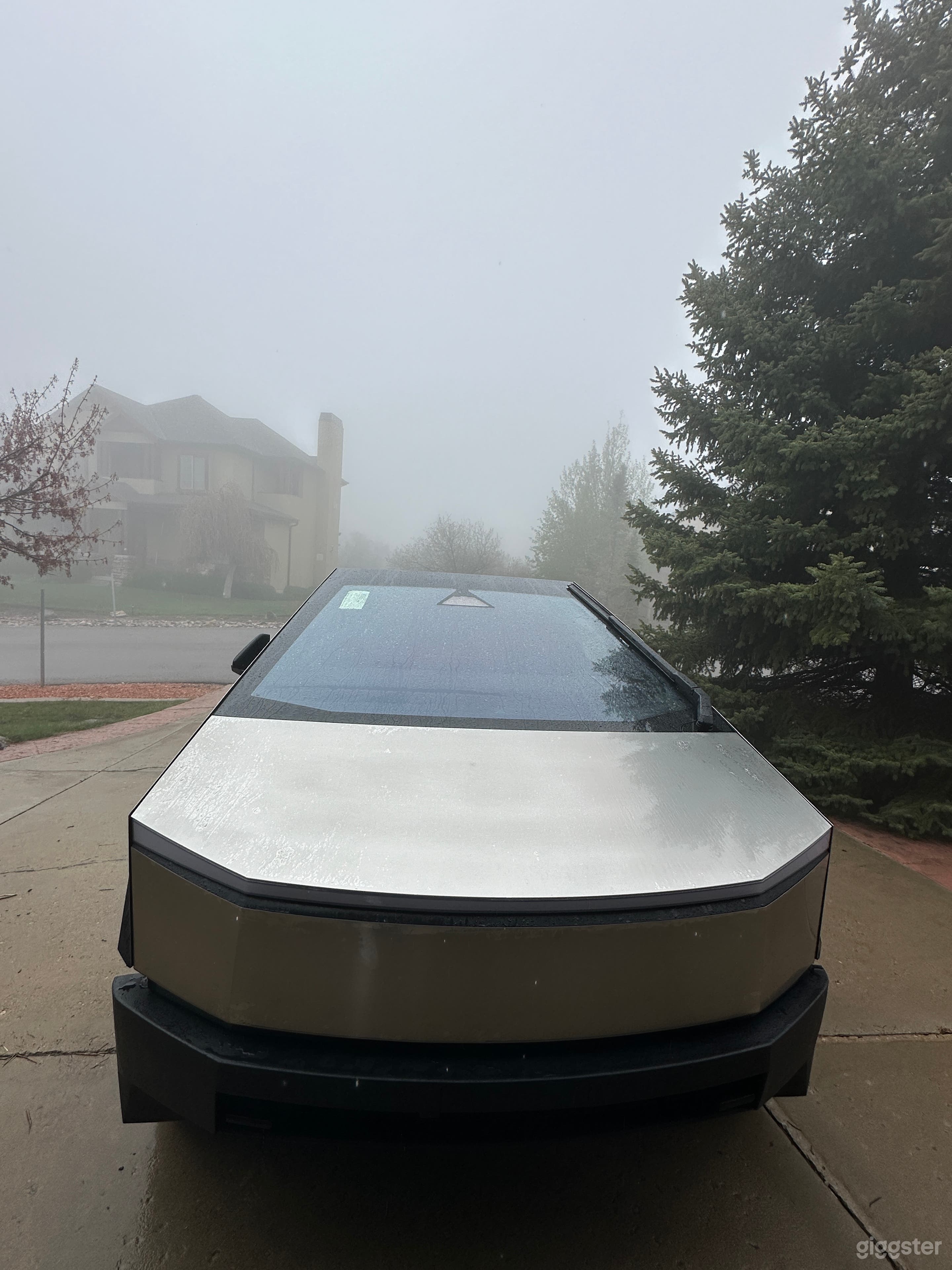 Iconic Tesla Cybertruck for Stunning Visuals Photo 4