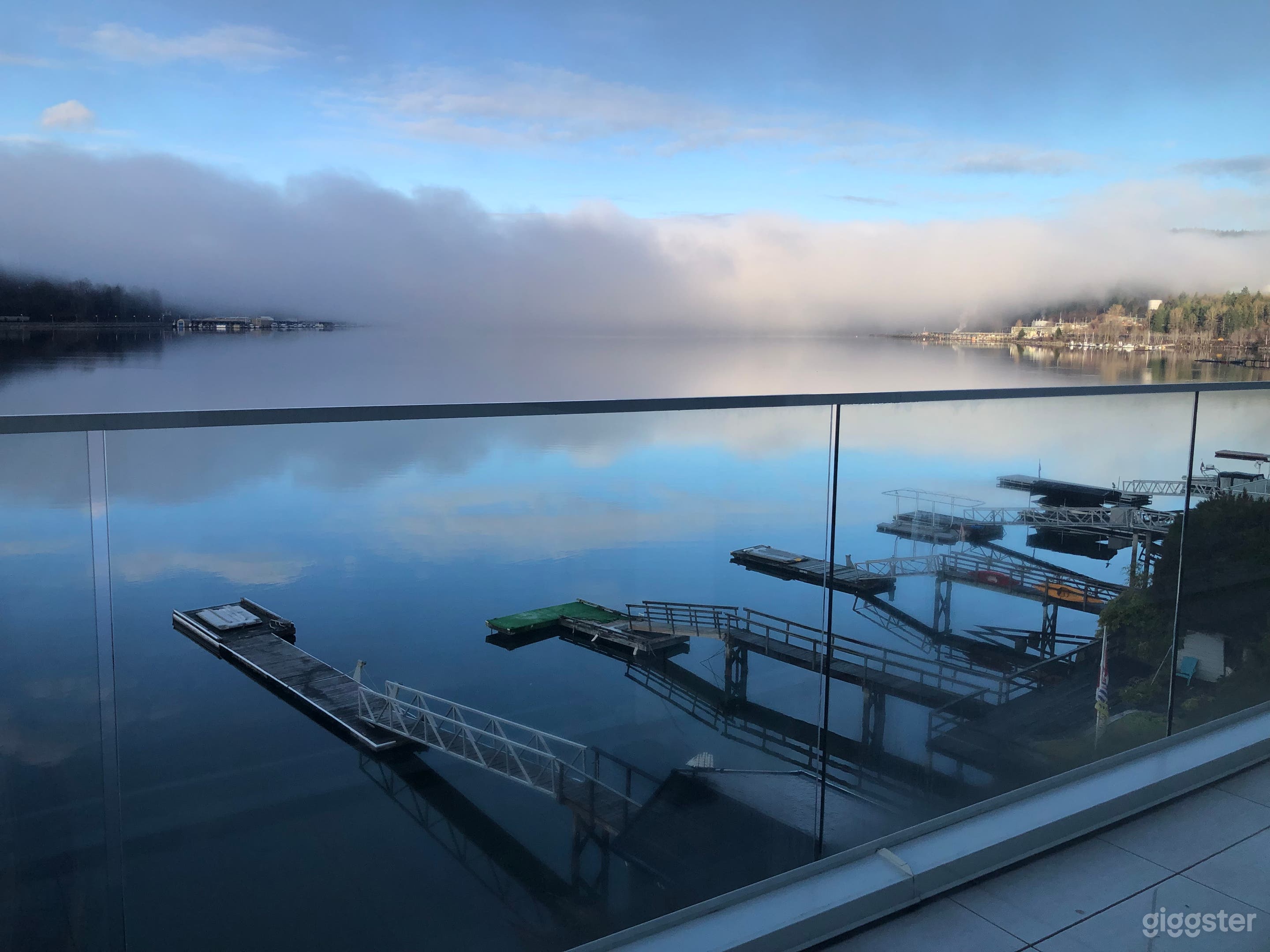 Contemporary waterfront residence Private dock Photo 2