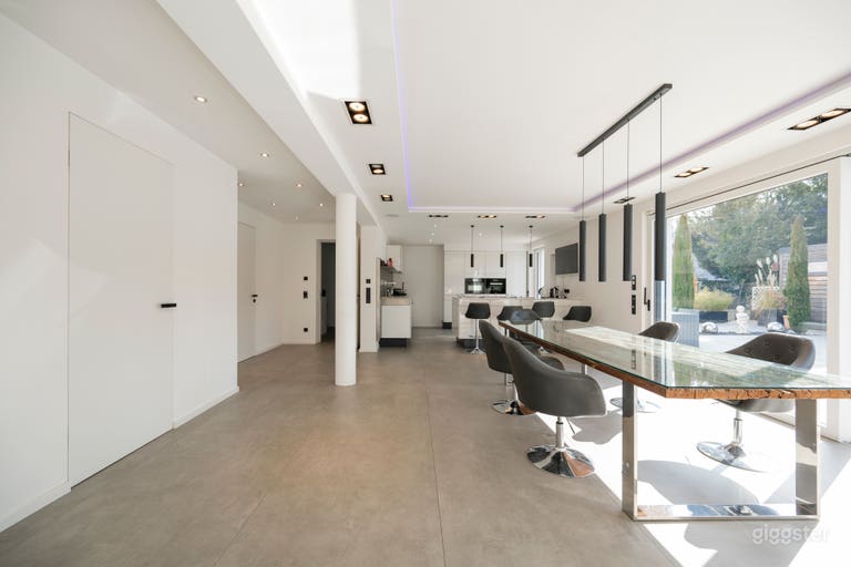  Privacy- Stand-Alone Villa with Pool 