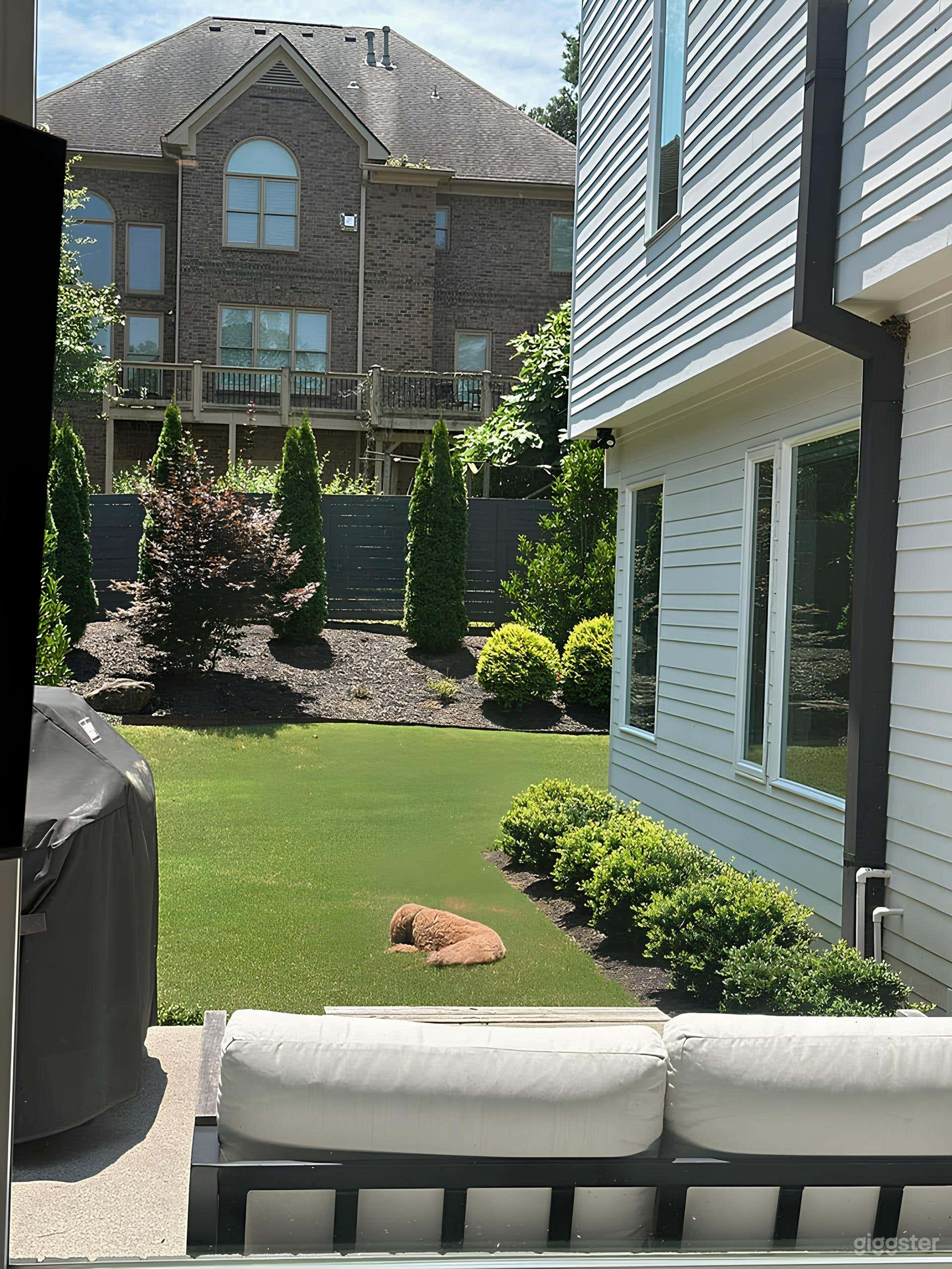 Modern Backyard with Outdoor Movie Setup Photo 4