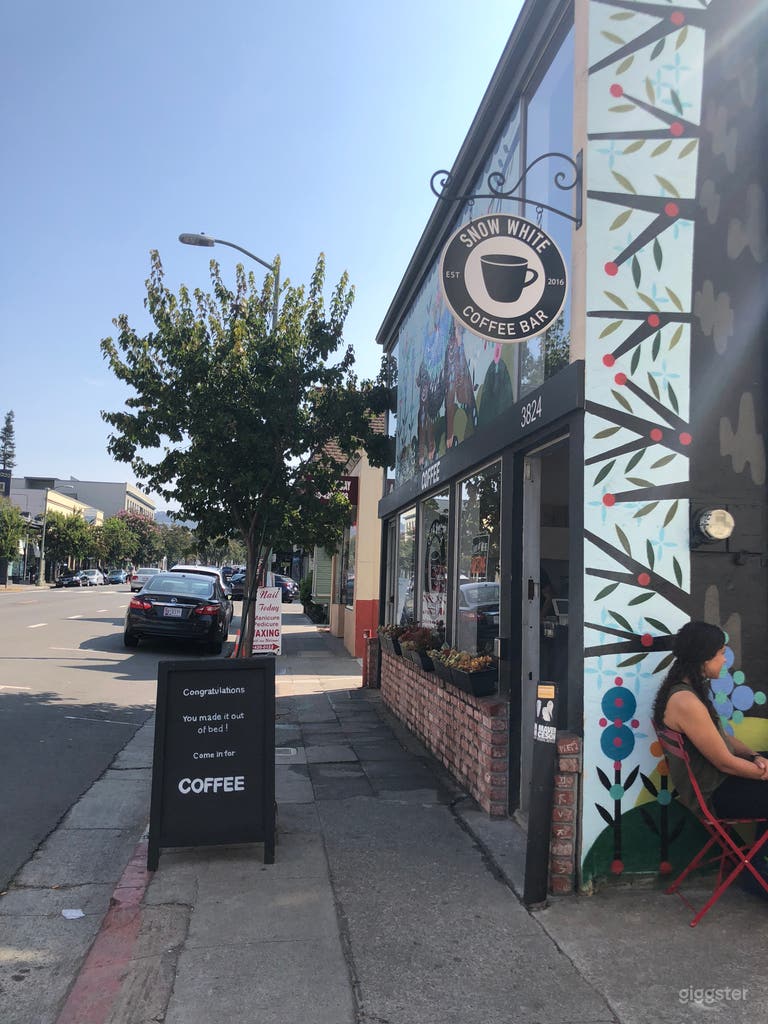  Oakland coffee shop + mural 