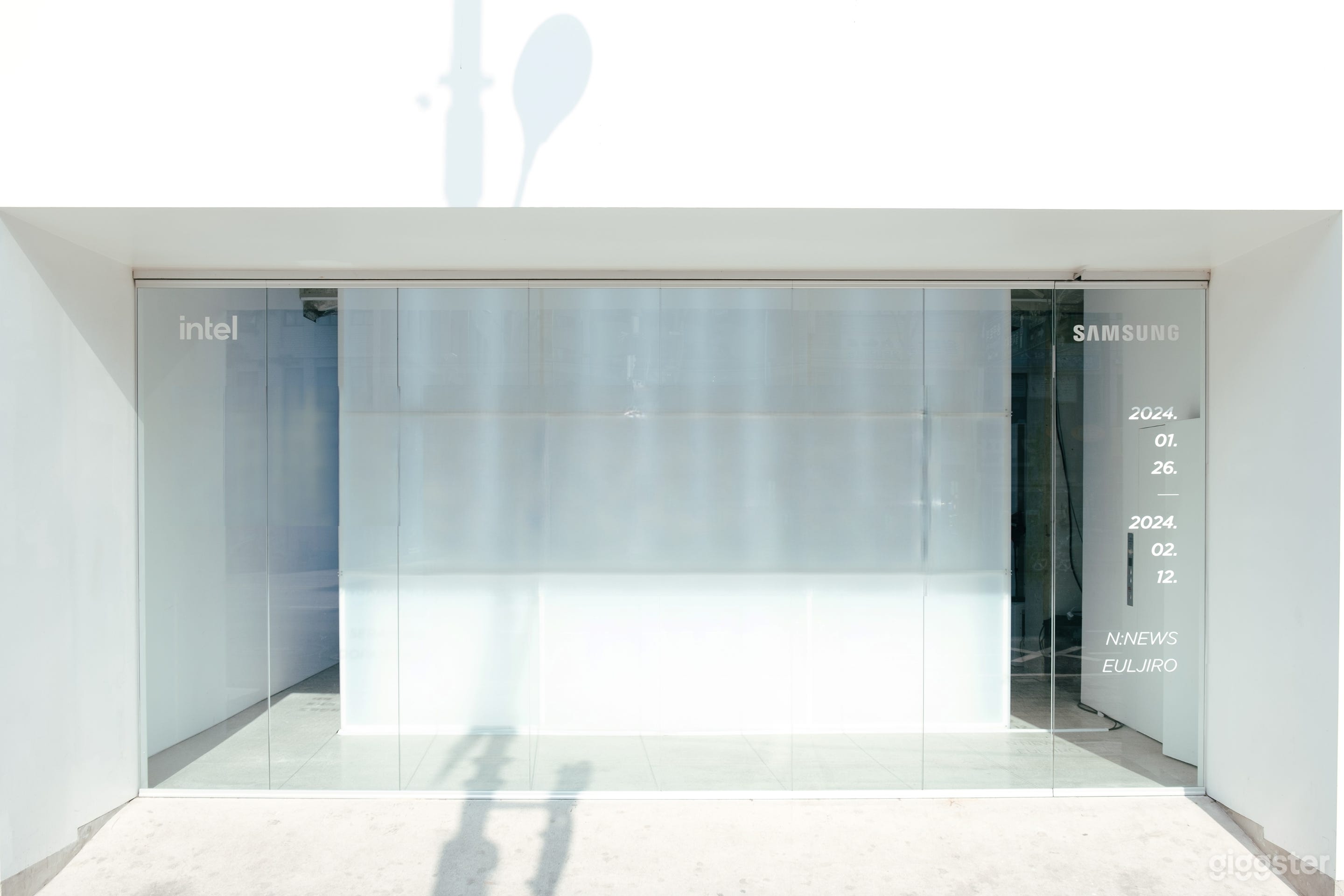 Spacious and Comfortable Gallery Space Photo 2