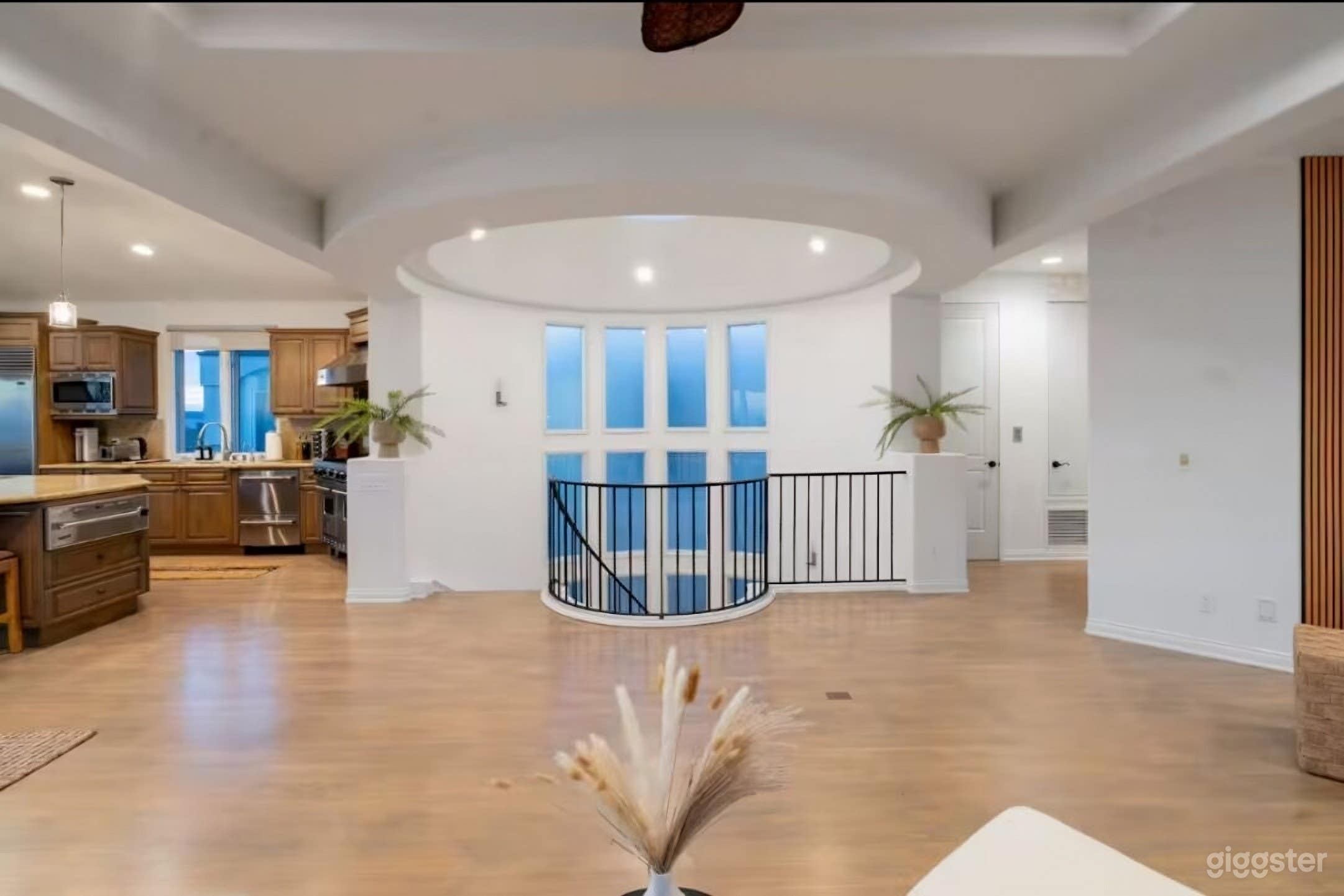 Modern Coastal Luxury Home in Manhattan Beach w/ Iconic Gran Photo 2