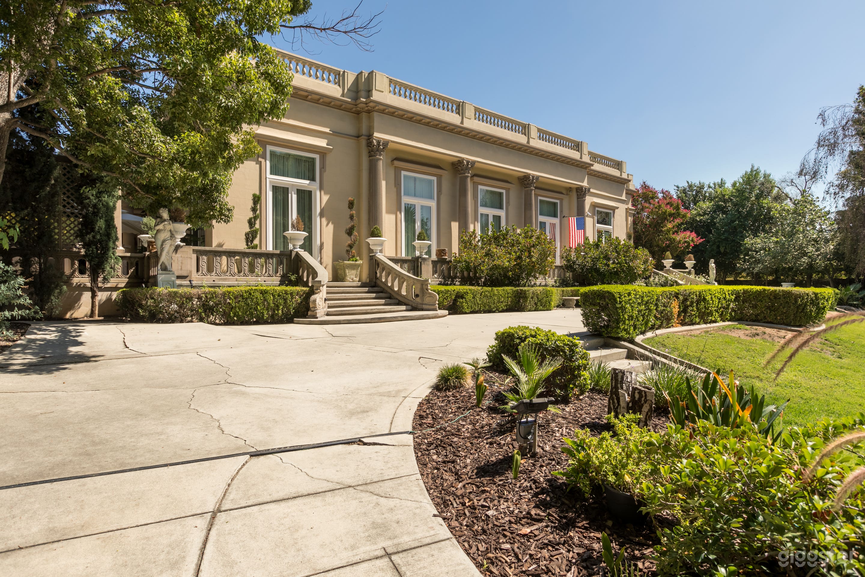 Pasadena Renaissance Photo 4