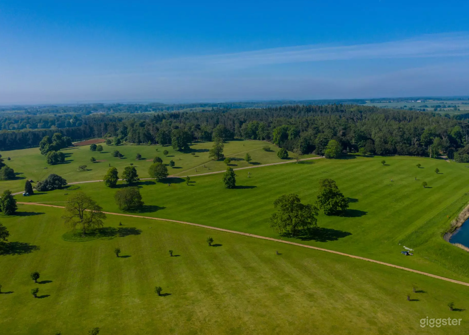 Spacious Outdoor Venue for Weddings and Functions Photo 2