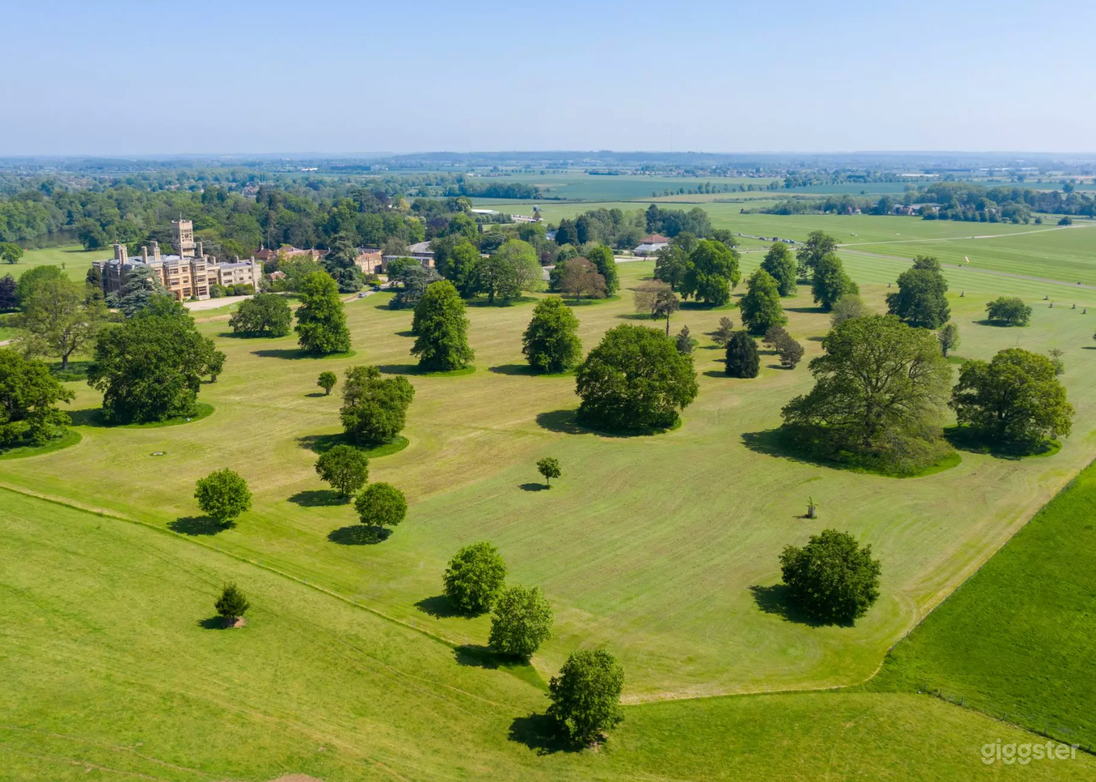 Spacious Outdoor Venue for Weddings and Functions Photo 4