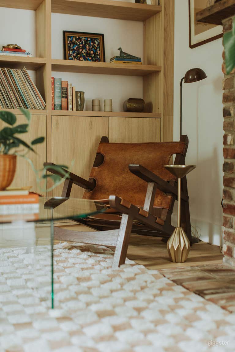  Historic Home With Library Wall 