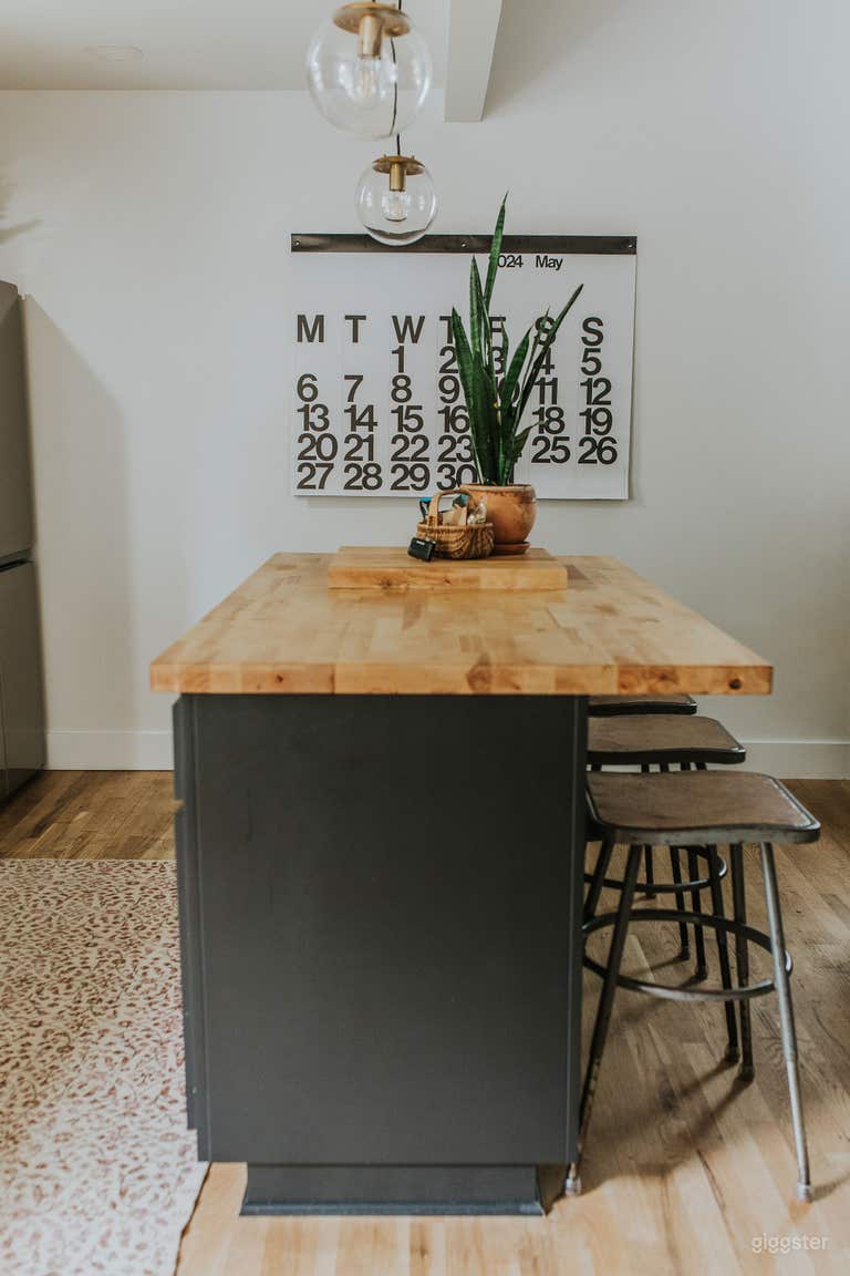  Historic Home With Library Wall 