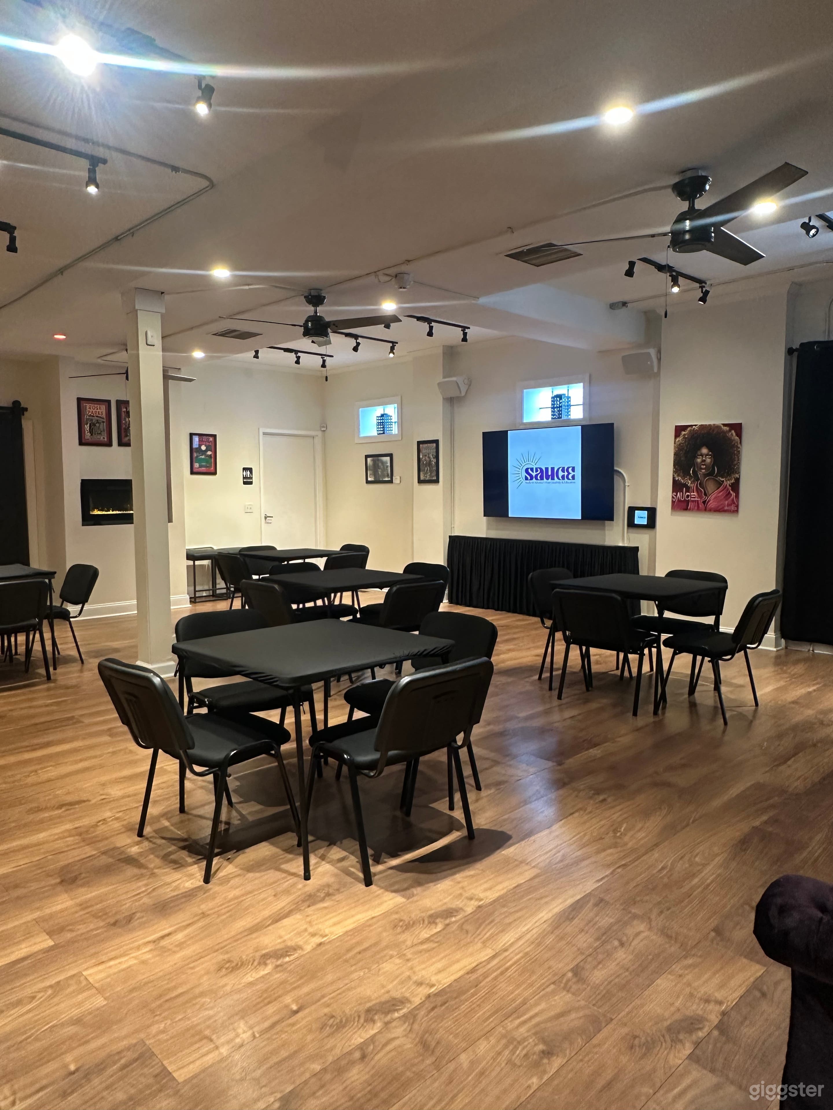 Modern, Urban Simplicity Photo 2