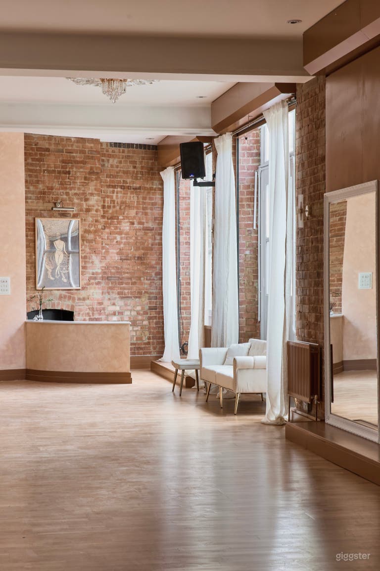 Upper Floor studio 