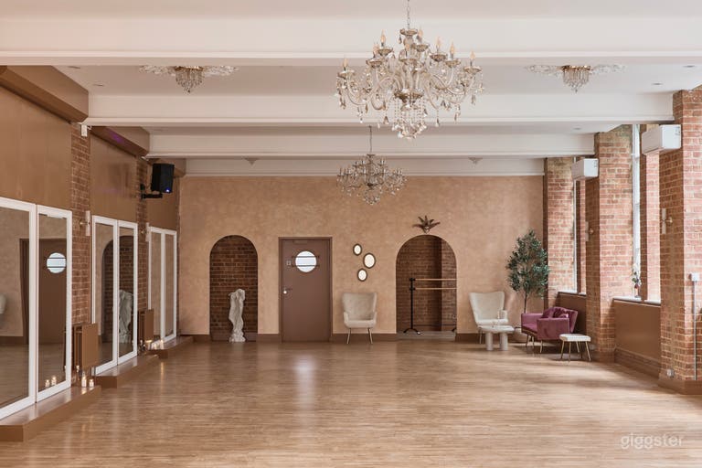  Upper Floor studio 