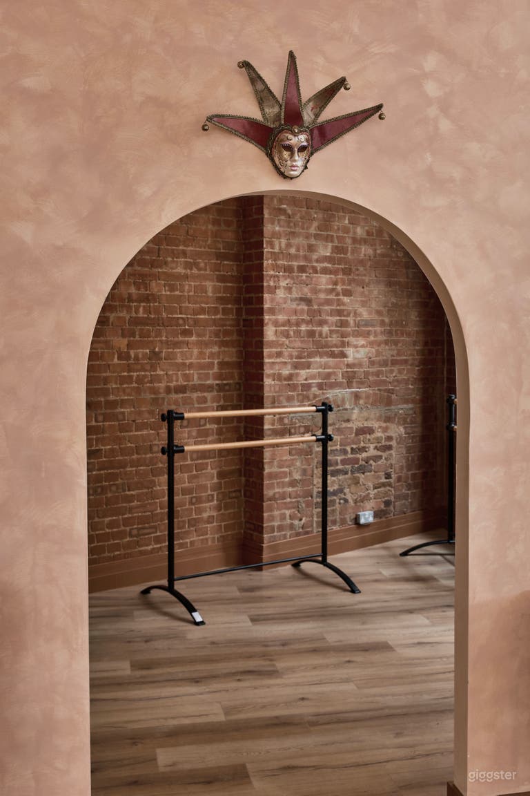  Upper Floor studio 