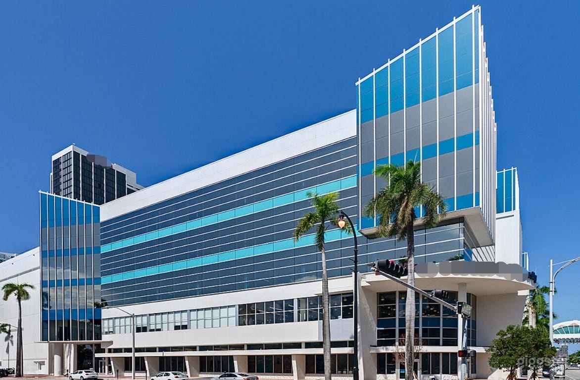 15 Person Team Office in Miami, FL Photo 4