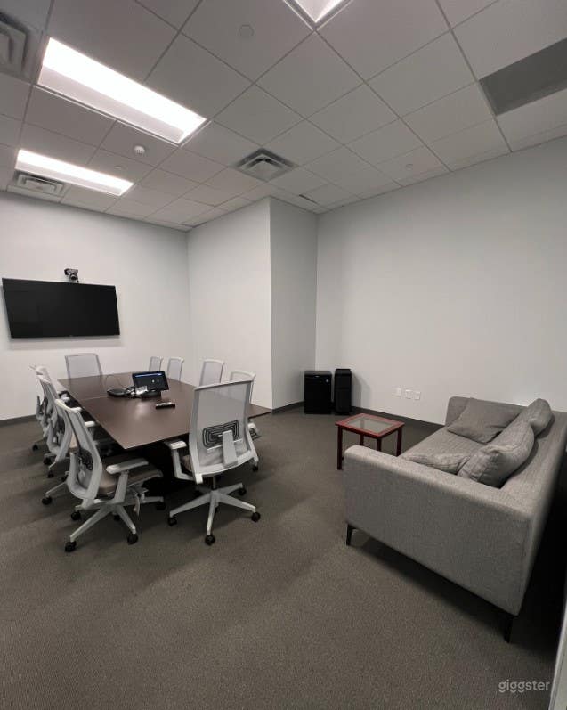 15 Person Team Office in Miami, FL Photo 2