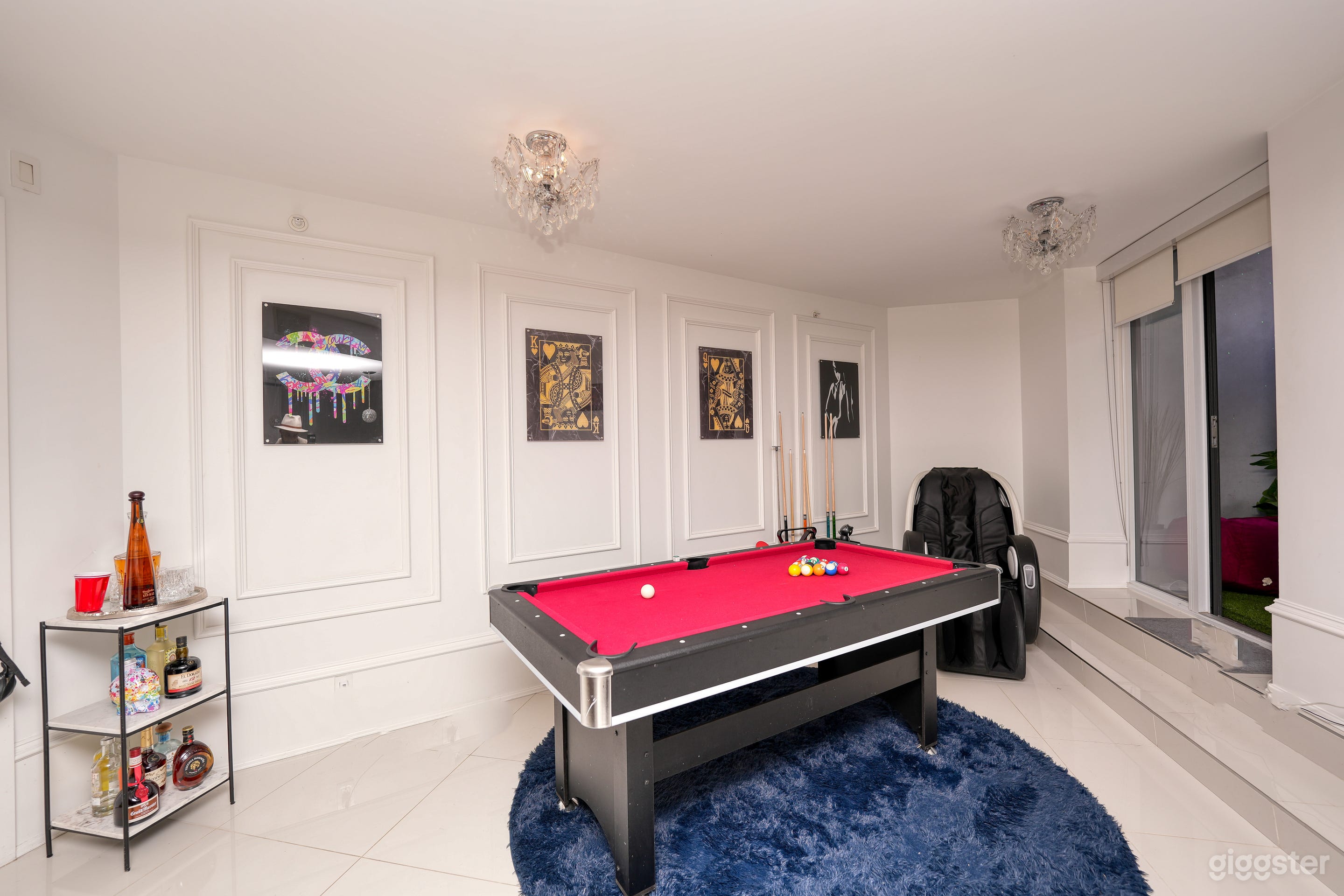 Luxury Downtown | Hot Tub | Productions & Parties Photo 2