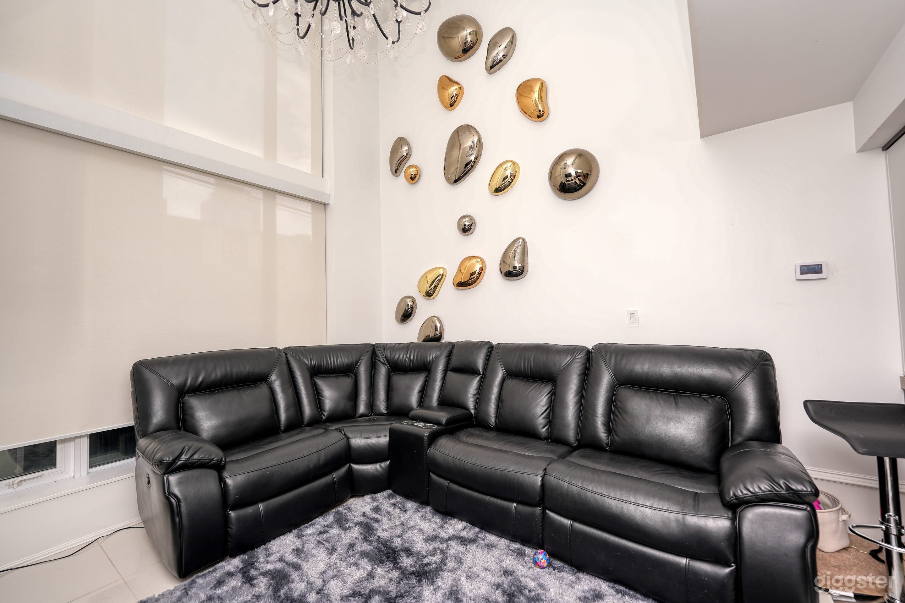 Luxury Downtown | Hot Tub | Productions & Parties Photo 4