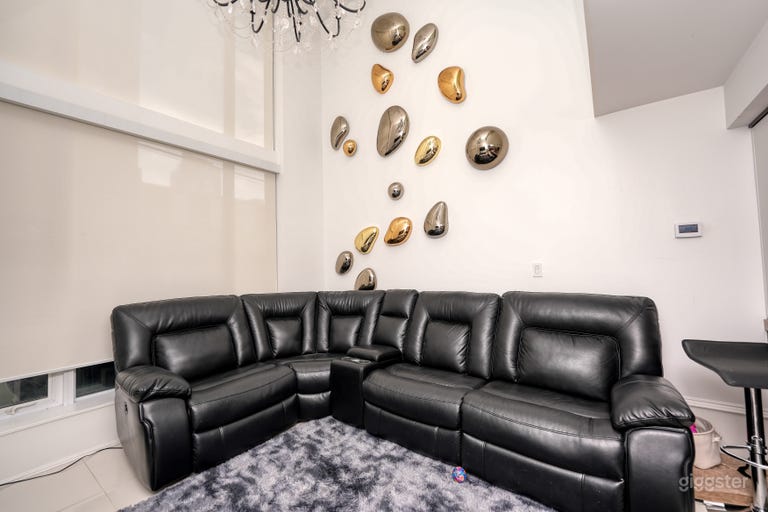  Luxury Downtown | Hot Tub | Productions & Parties 