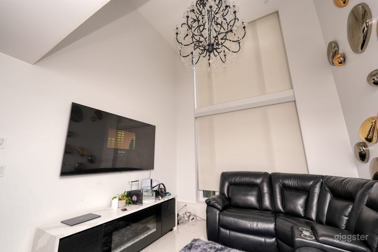  Luxury Downtown | Hot Tub | Productions & Parties 