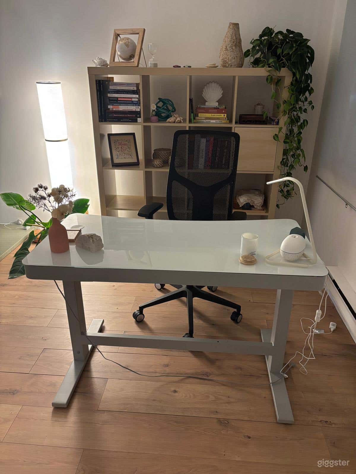 Office &amp; Studio Photo 2