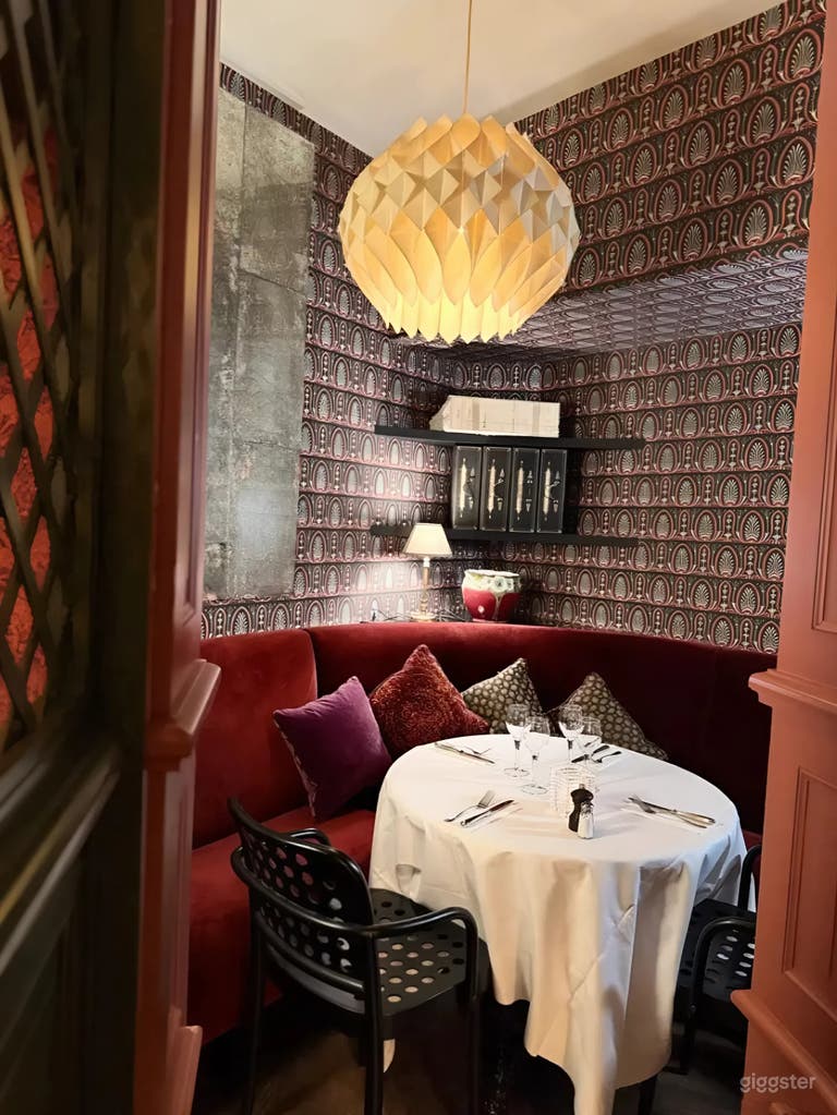  Elegante Pariser Brasserie mit Lounge und Terrasse 