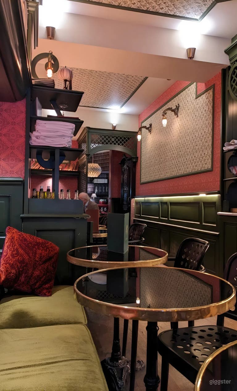  Elegante Pariser Brasserie mit Lounge und Terrasse 