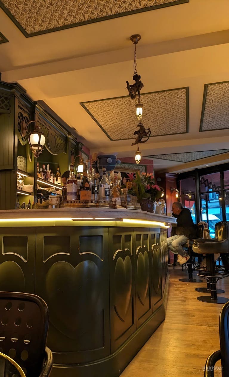  Elegante Pariser Brasserie mit Lounge und Terrasse 
