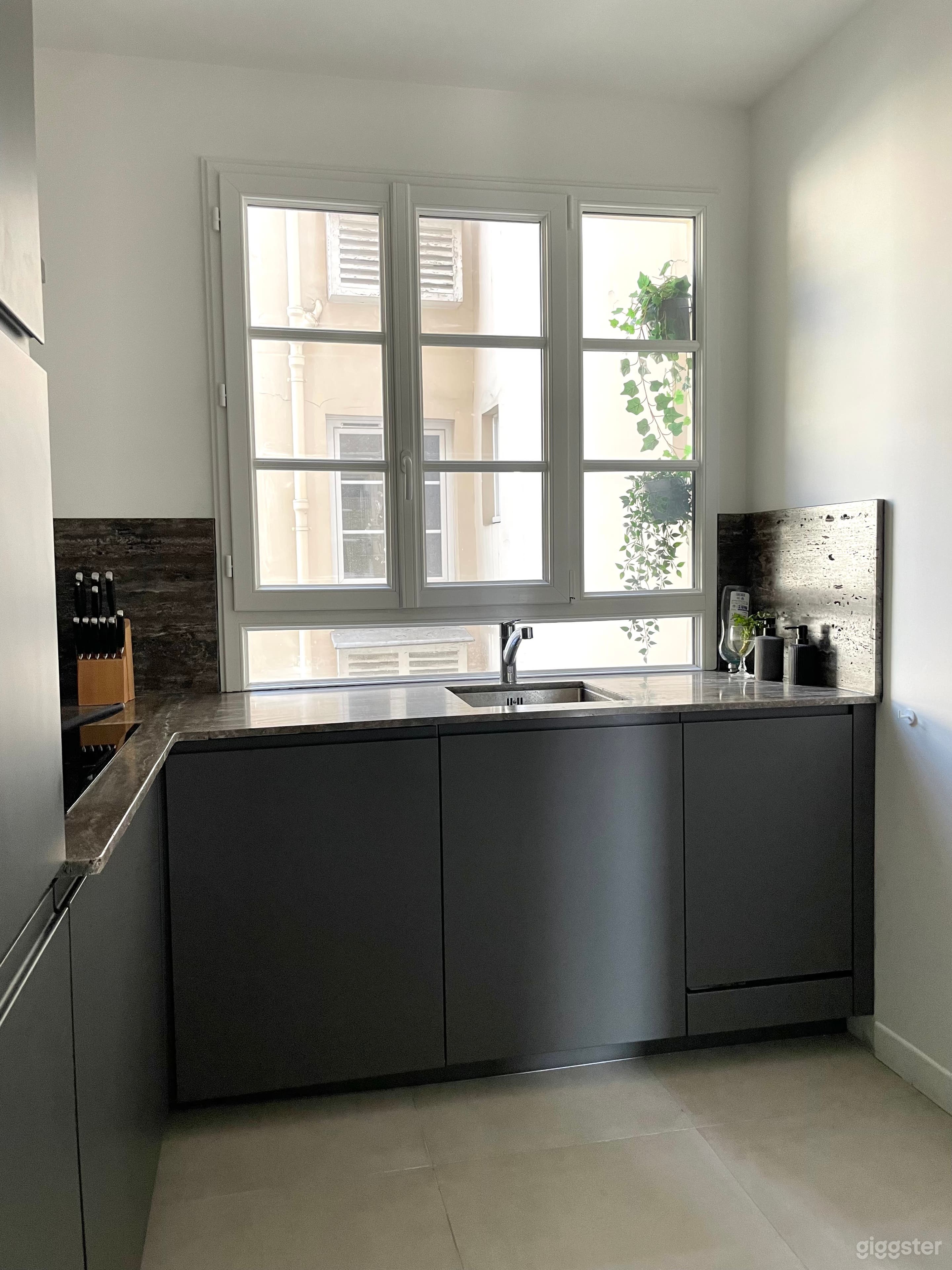 Photo de Espace contemporain sophistiqué au cœur de la ville 4