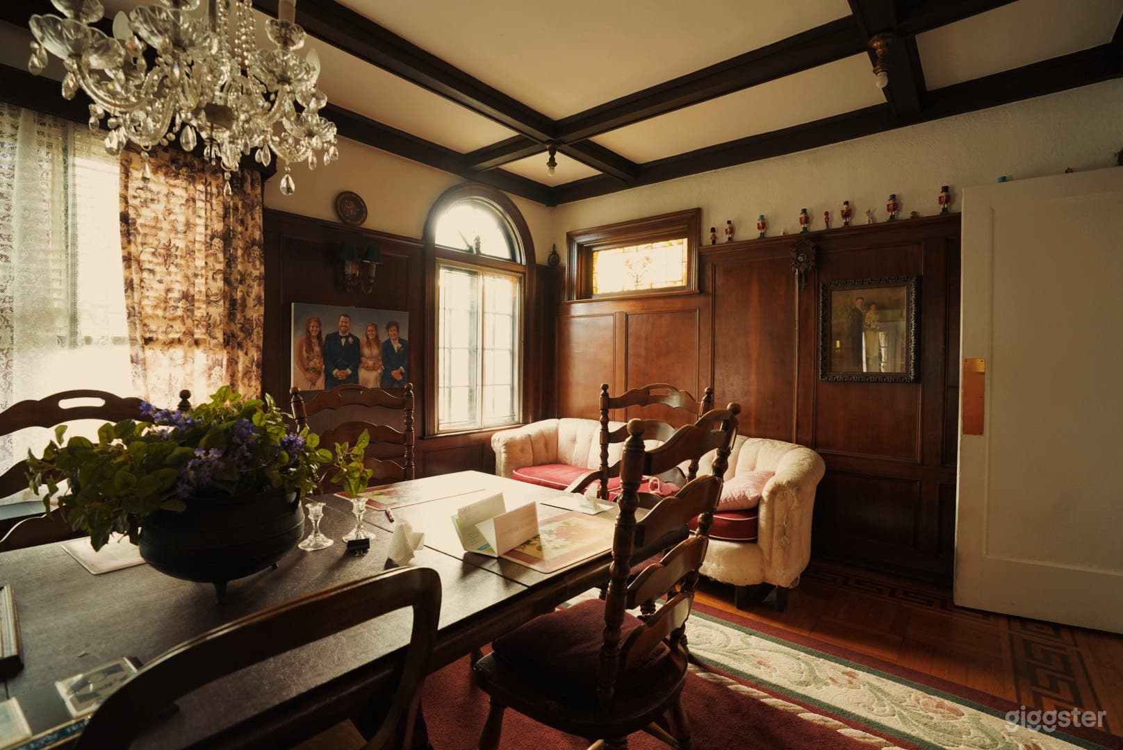 Classic Family Villa Americana, South Brooklyn Photo 4