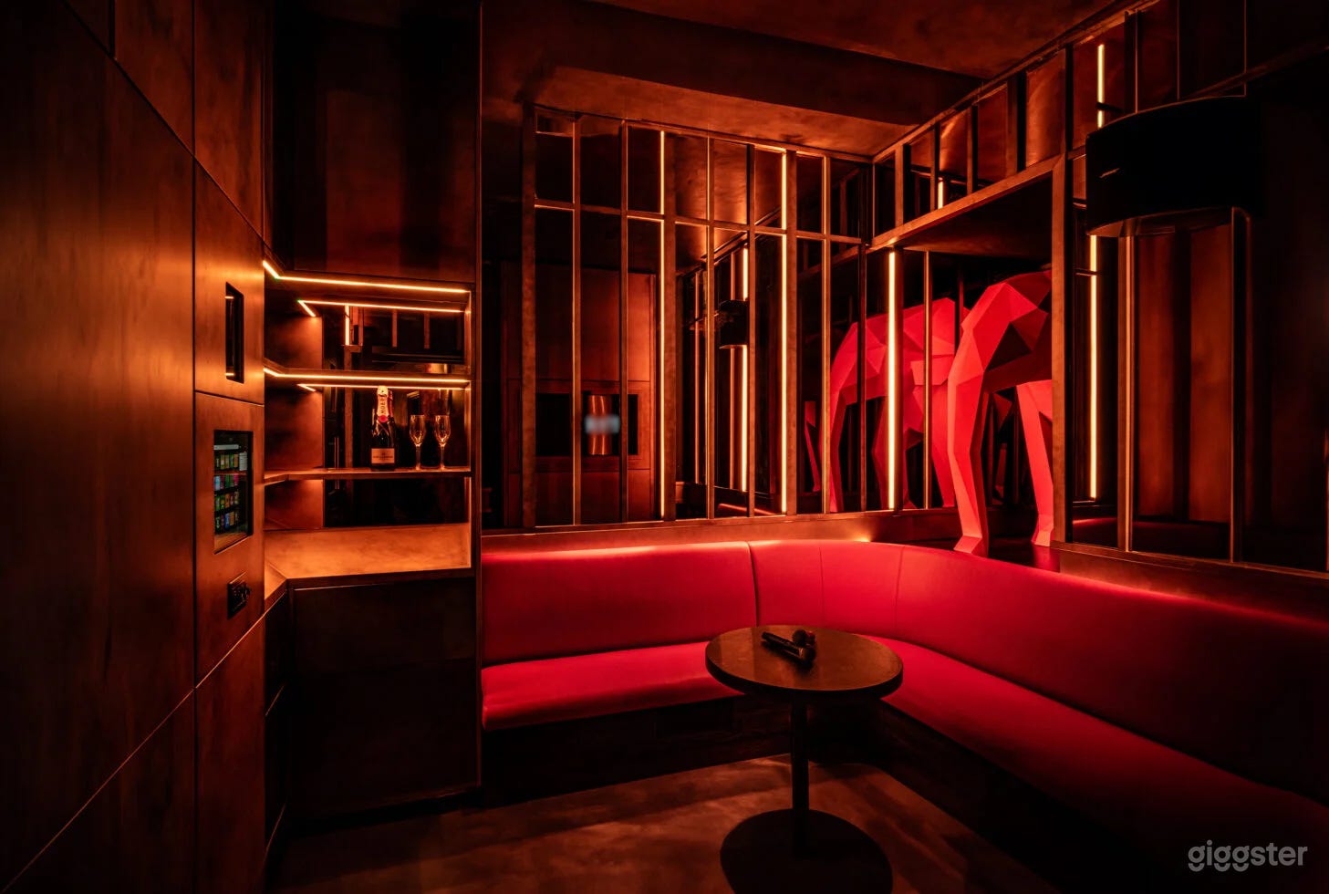 The Pink Elephant Room Photo 1