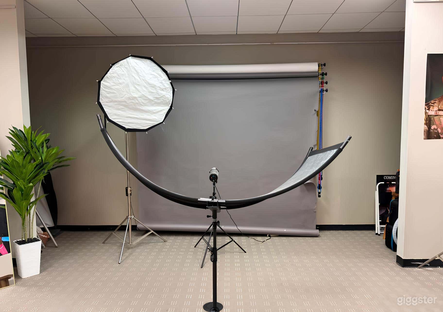 Clean and Modern Photography Studio Photo 3