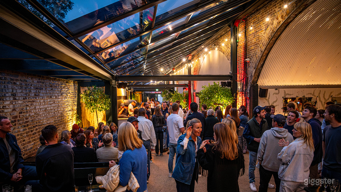 Unique Restaurant and Hidden Garden in London  Photo 4