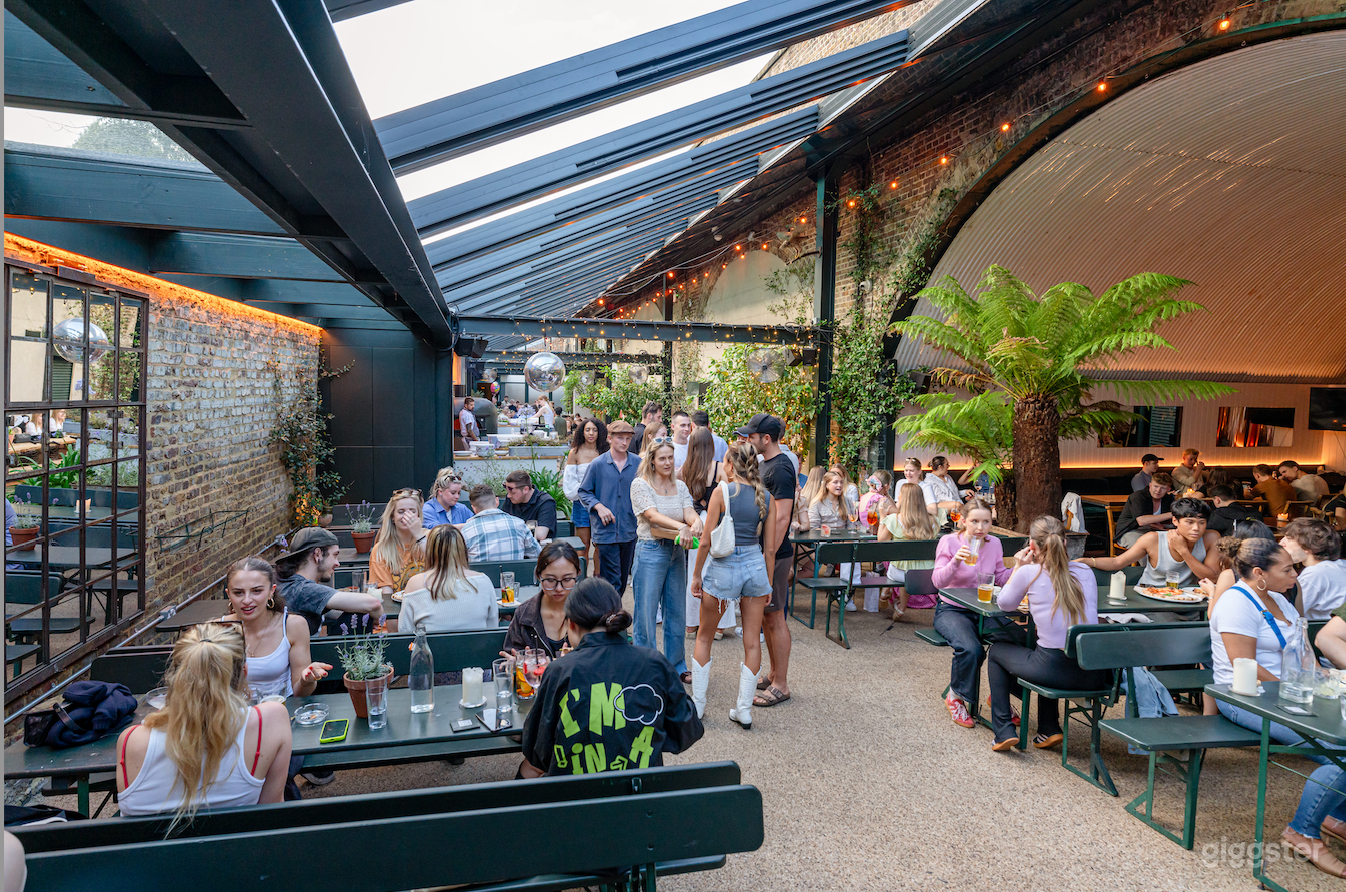 Unique Restaurant and Hidden Garden in London  Photo 3