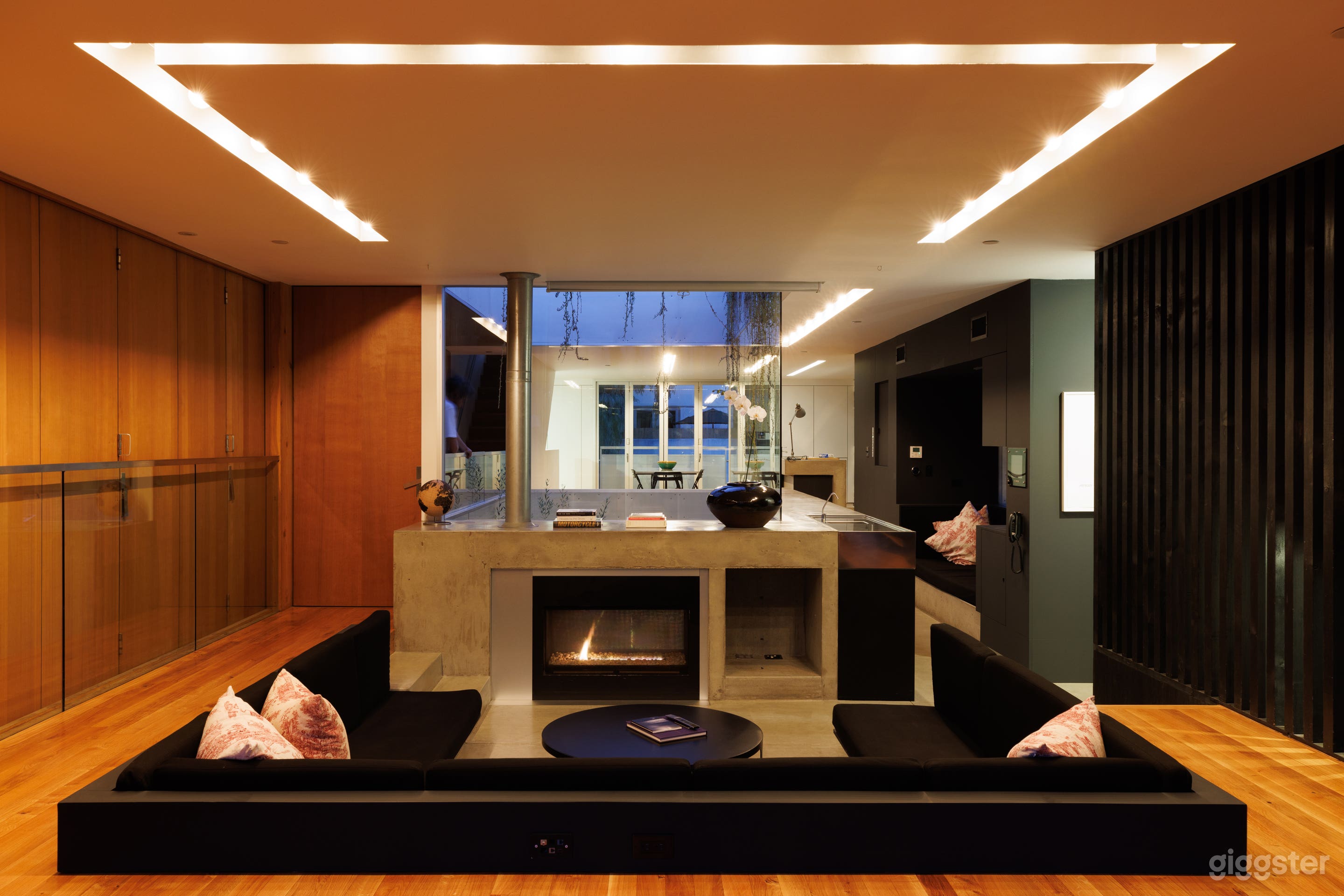 Modern designer house - tech fashion look. Beach Photo 3