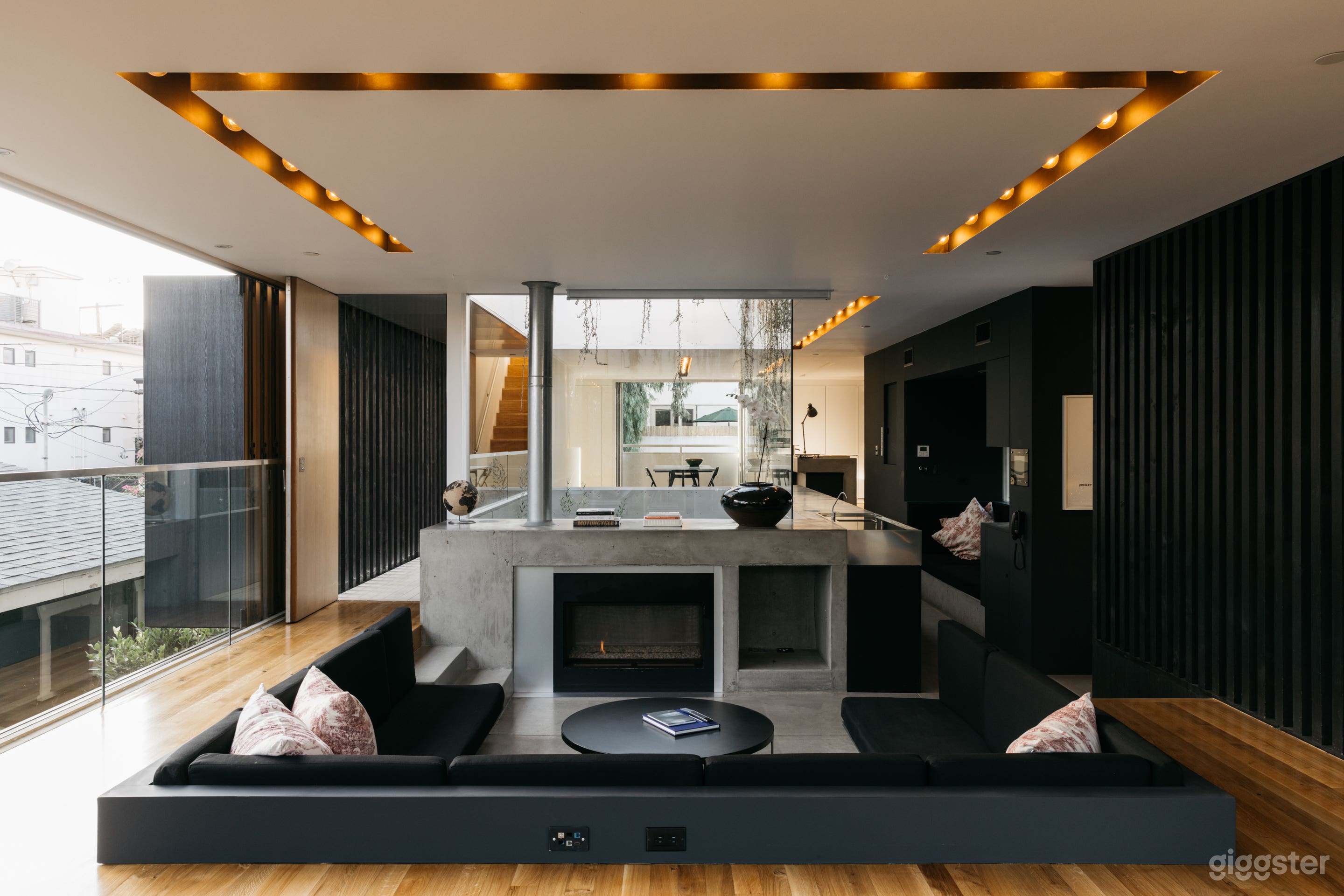 Modern designer house - tech fashion look. Beach Photo 2