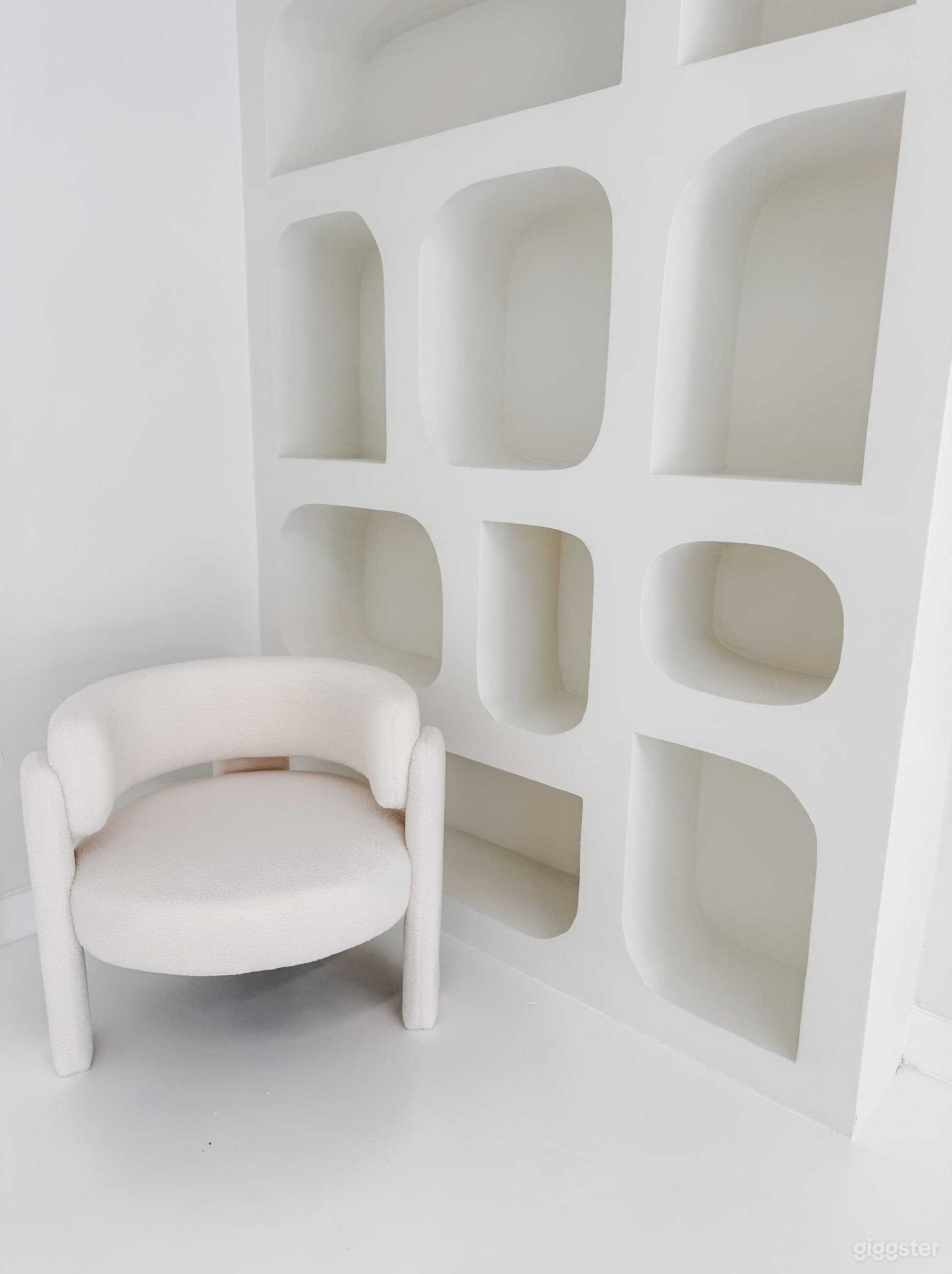 Modern All-White Photo Studio In Port Saint Lucie, Florida Photo 4