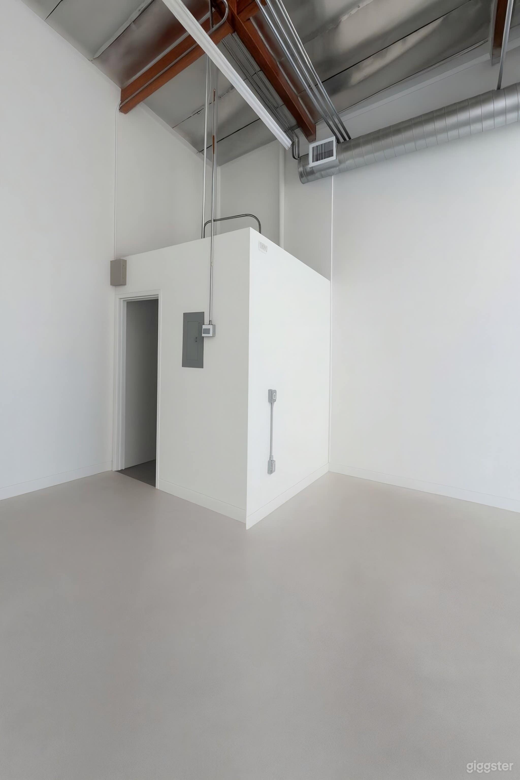 Creative Space w/ High Ceilings | Unit 225  Photo 4