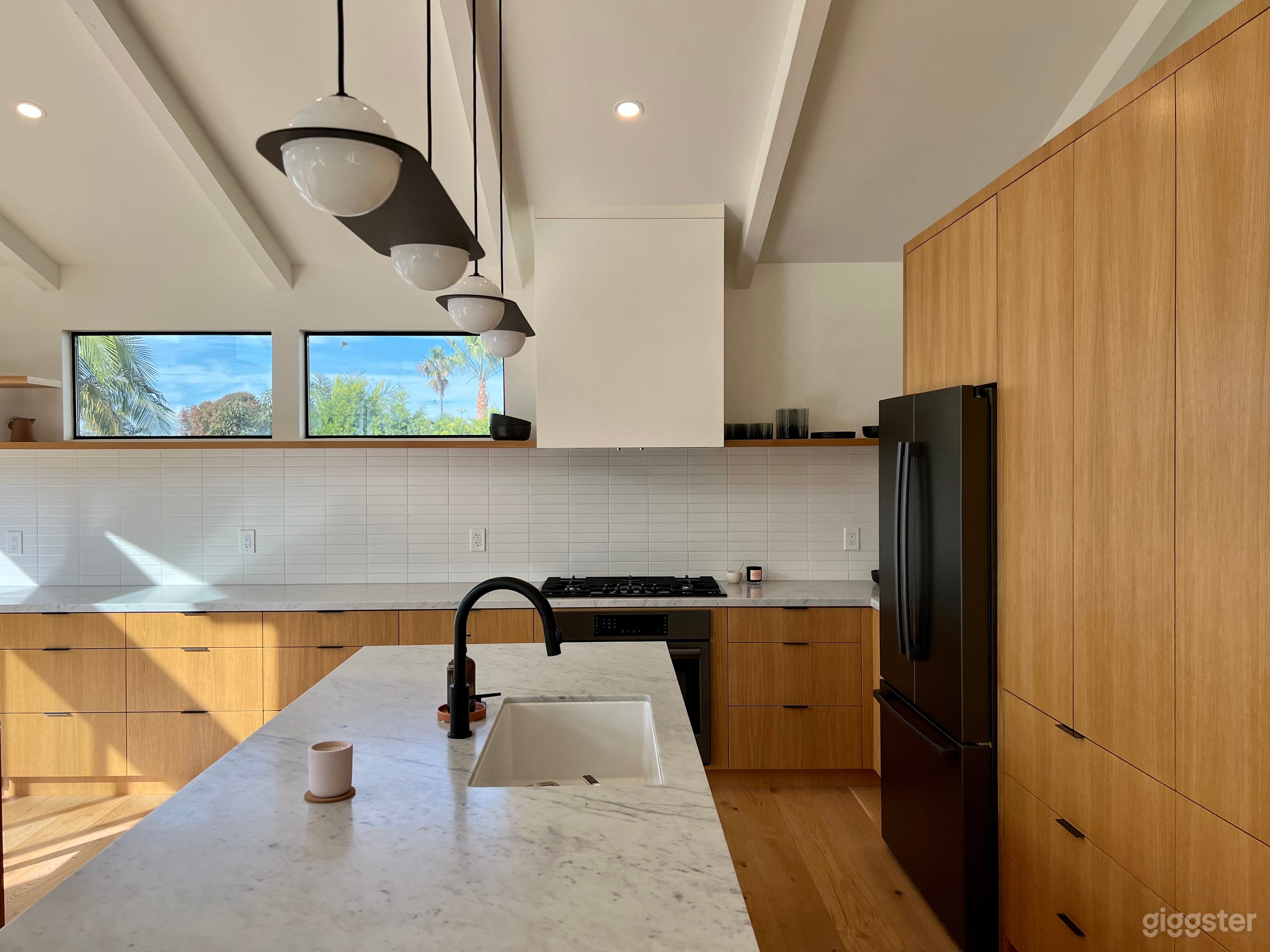 Bright + Modern, Ocean View Home Photo 3