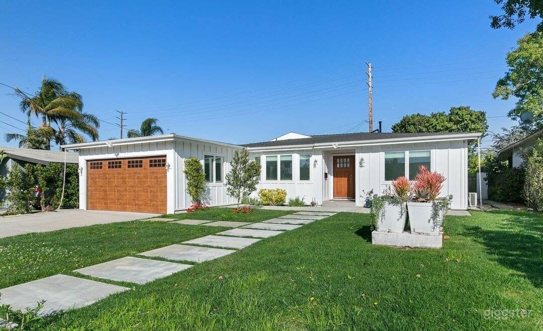 Stylish California Lifestyle Farmhouse Photo 1