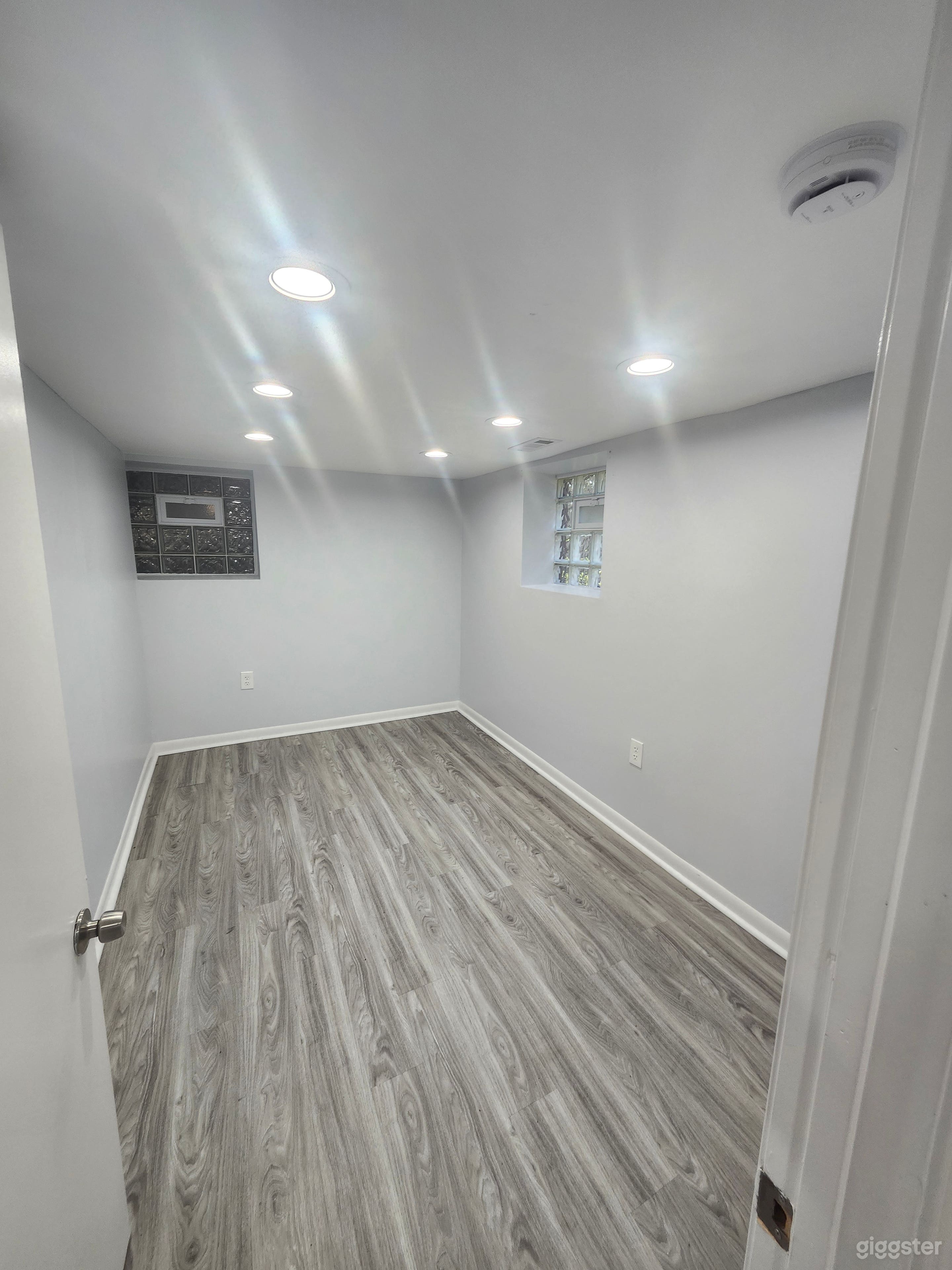 Sunny Basement Oasis 🛋️ Cozy Retreat with Private Entrance Photo 4