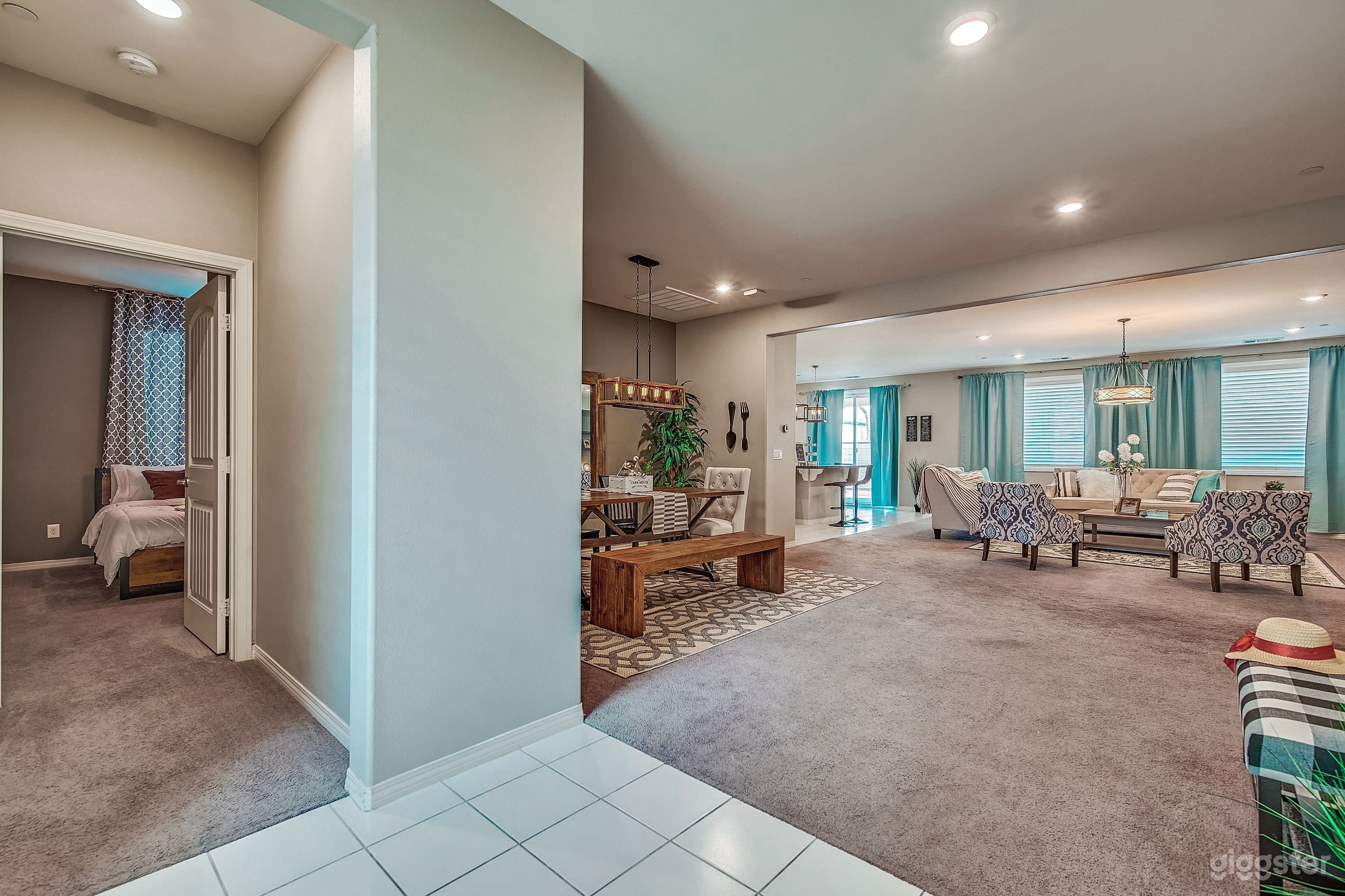 Variety of themed spots Modern Farm style House Photo 3