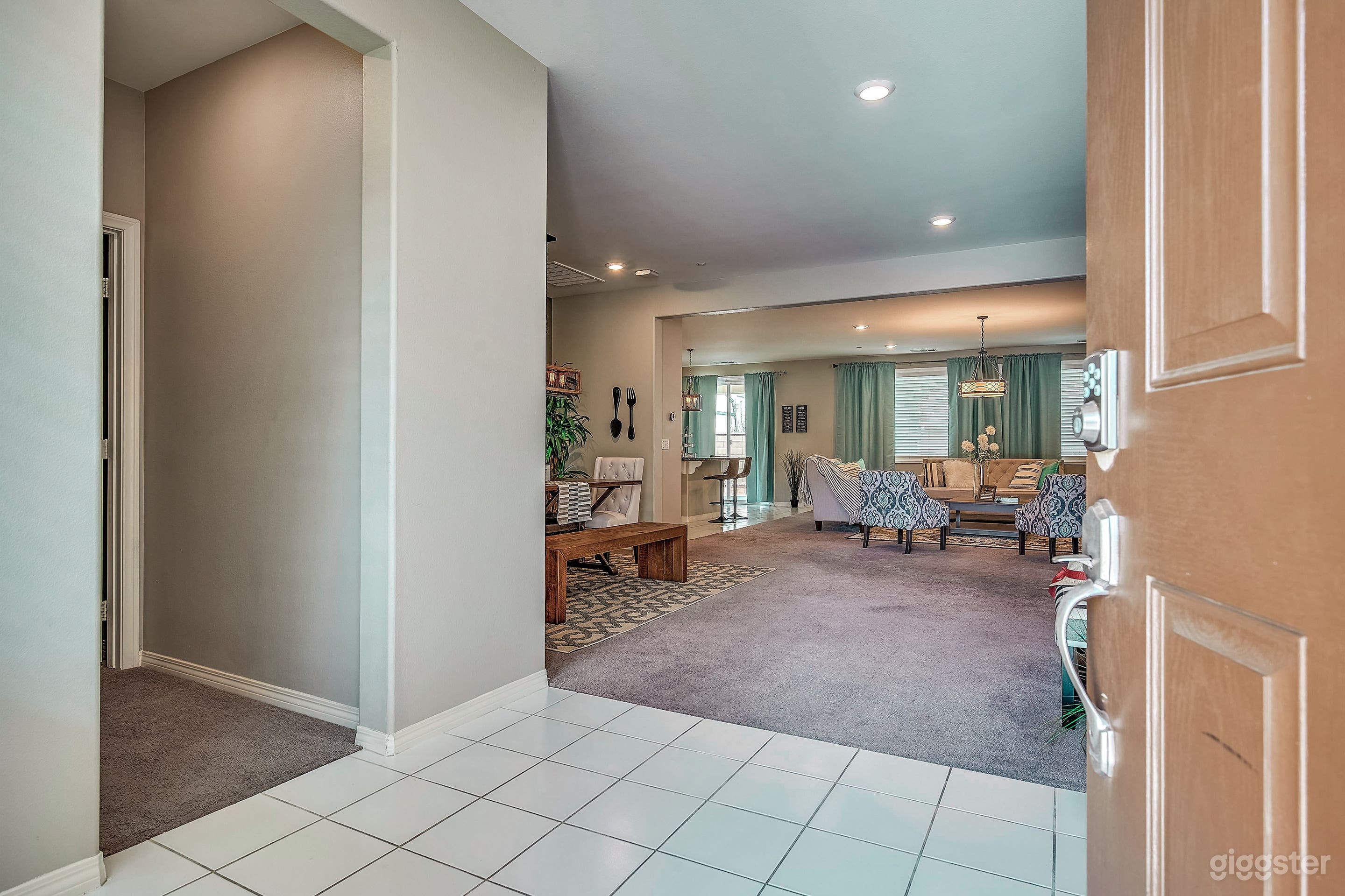 Variety of themed spots Modern Farm style House Photo 2