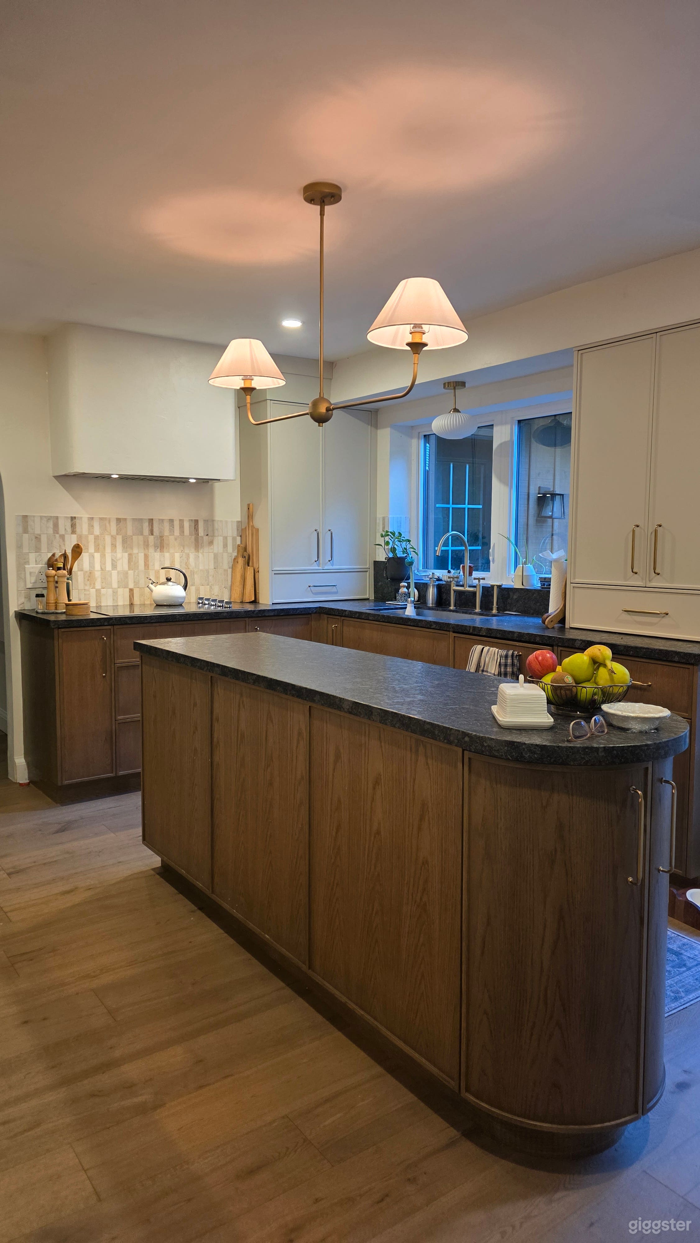 Beautiful home in the Woods Photo 3