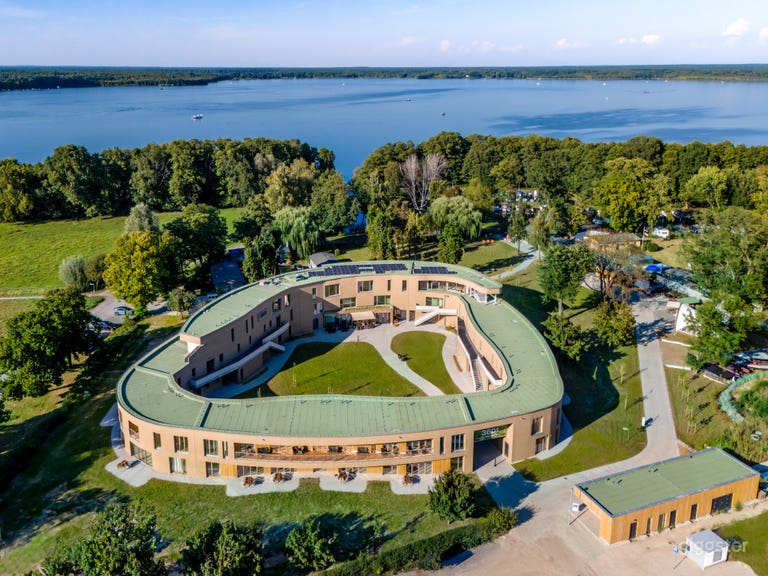  Waterfront Retreat Near Berlin | Rooftop & Lake Access 