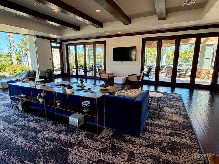  Bright, Open and Versatile Venue 